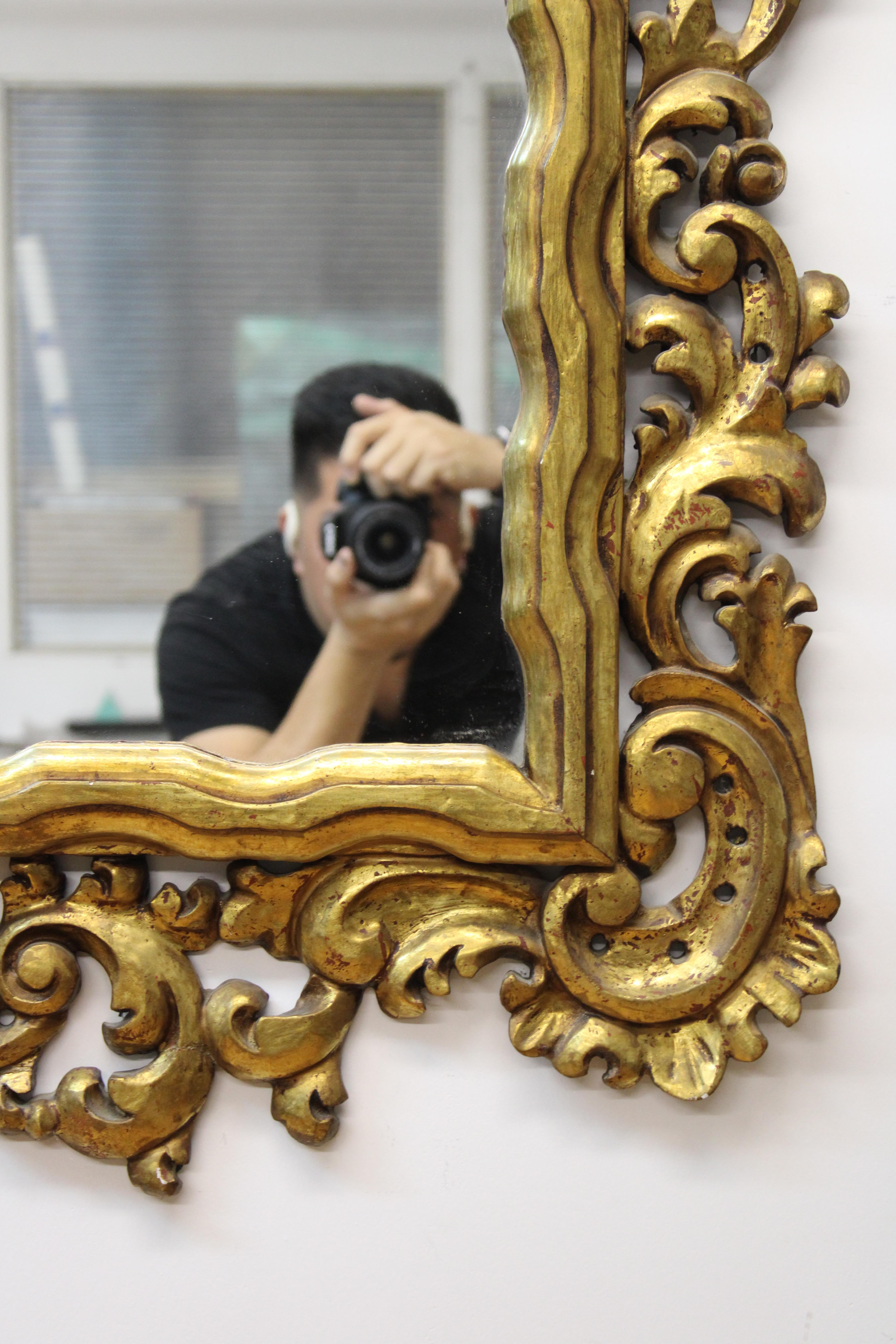 Italian Carved Gilt Wood Mirror In Good Condition For Sale In San Francisco, CA