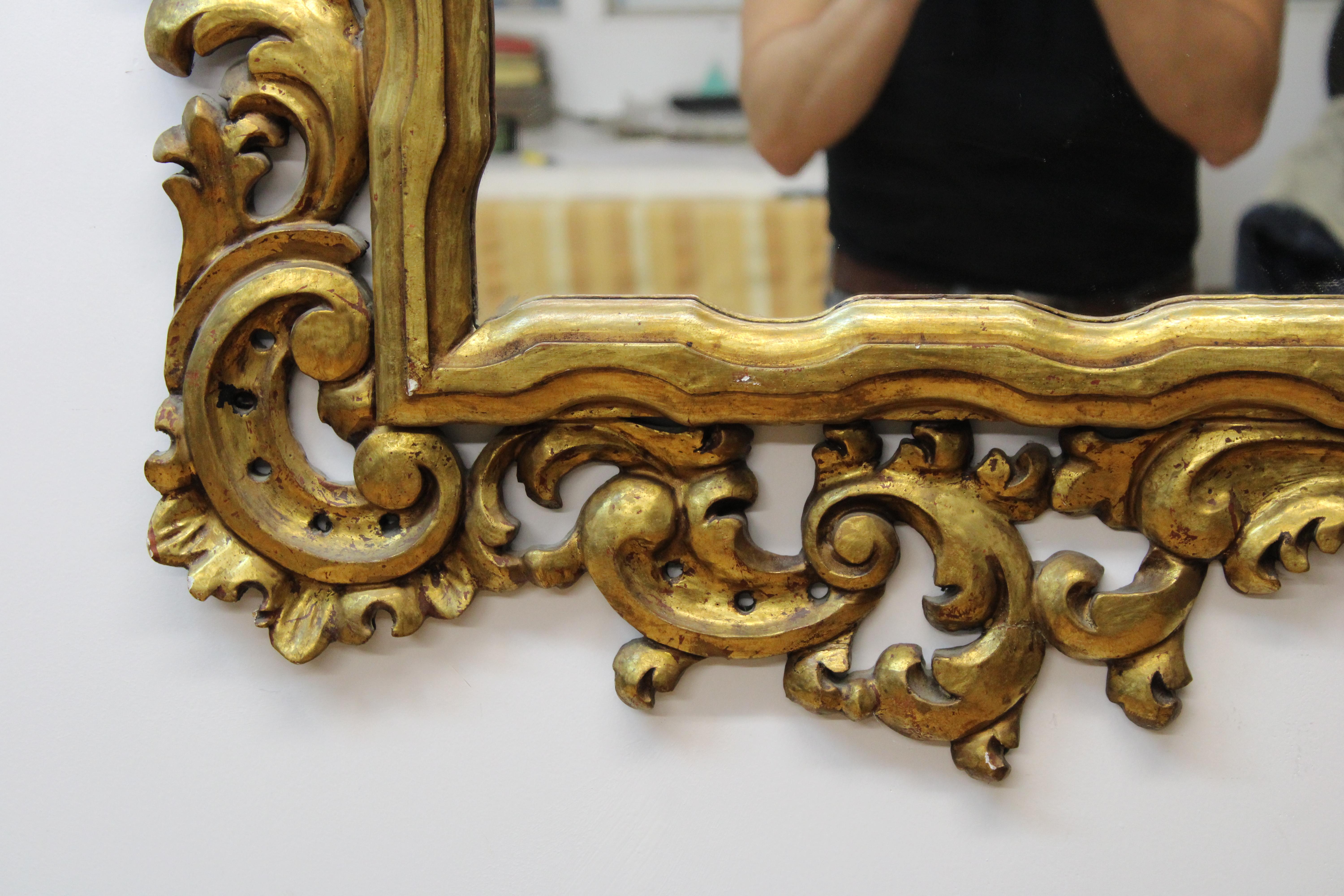 20th Century Italian Carved Gilt Wood Mirror For Sale
