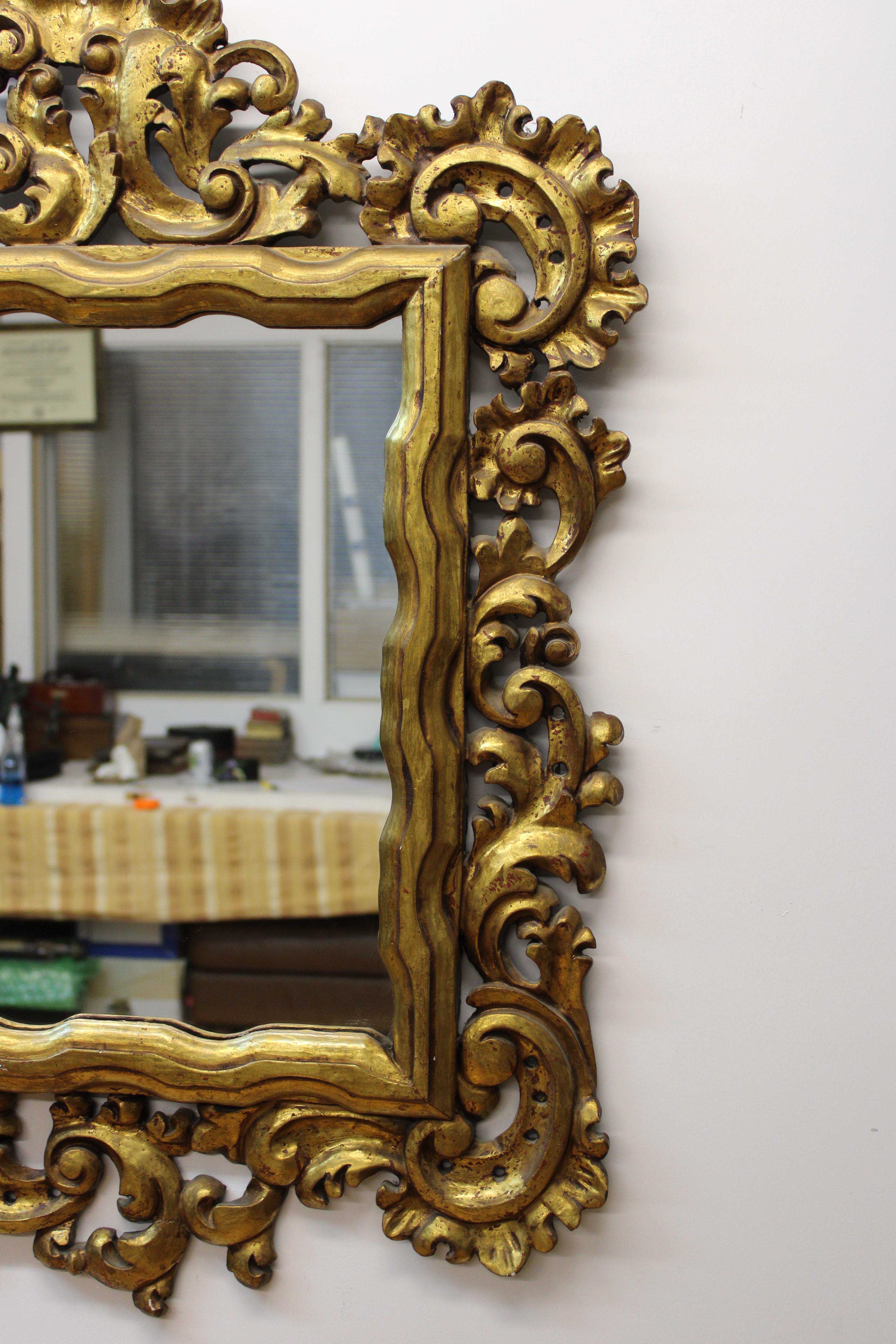 Italian Carved Gilt Wood Mirror For Sale 2