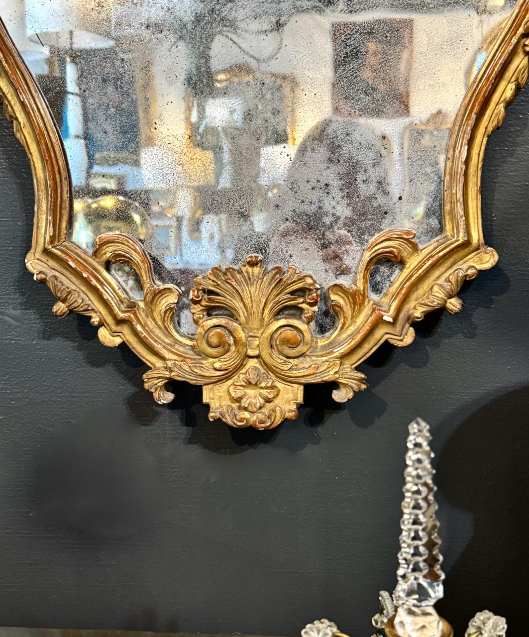 Italiano Specchio a cartiglio in legno dorato intagliato, 1770-1790 ca. in vendita