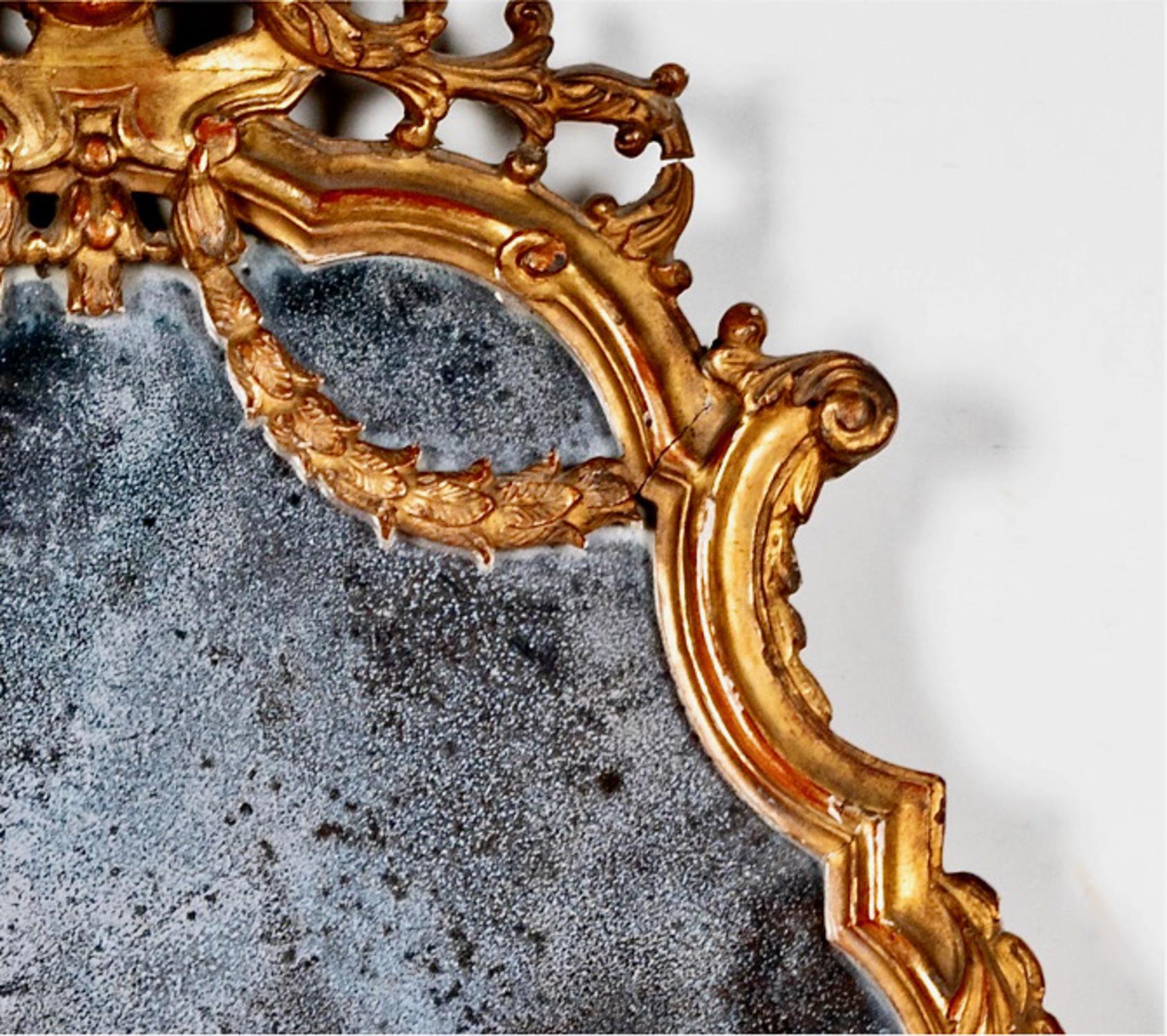 XVIII secolo Specchio a cartiglio in legno dorato intagliato, 1770-1790 ca. in vendita
