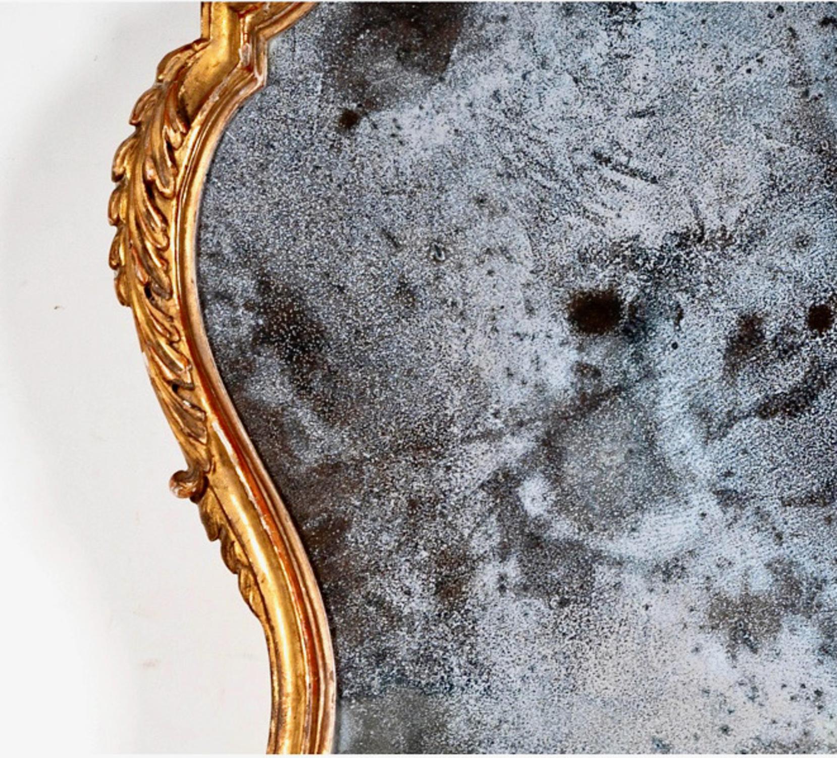 Specchio a cartiglio in legno dorato intagliato, 1770-1790 ca. in vendita 1