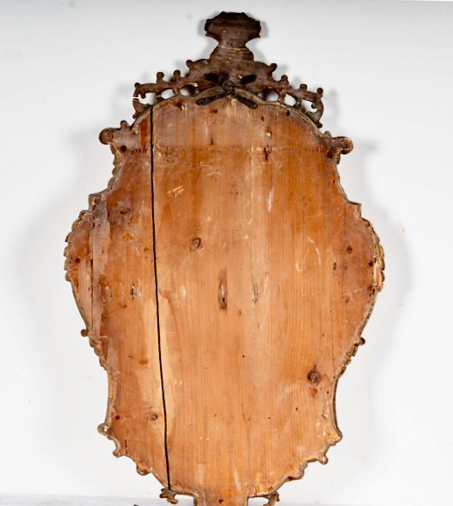 Specchio a cartiglio in legno dorato intagliato, 1770-1790 ca. in vendita 6