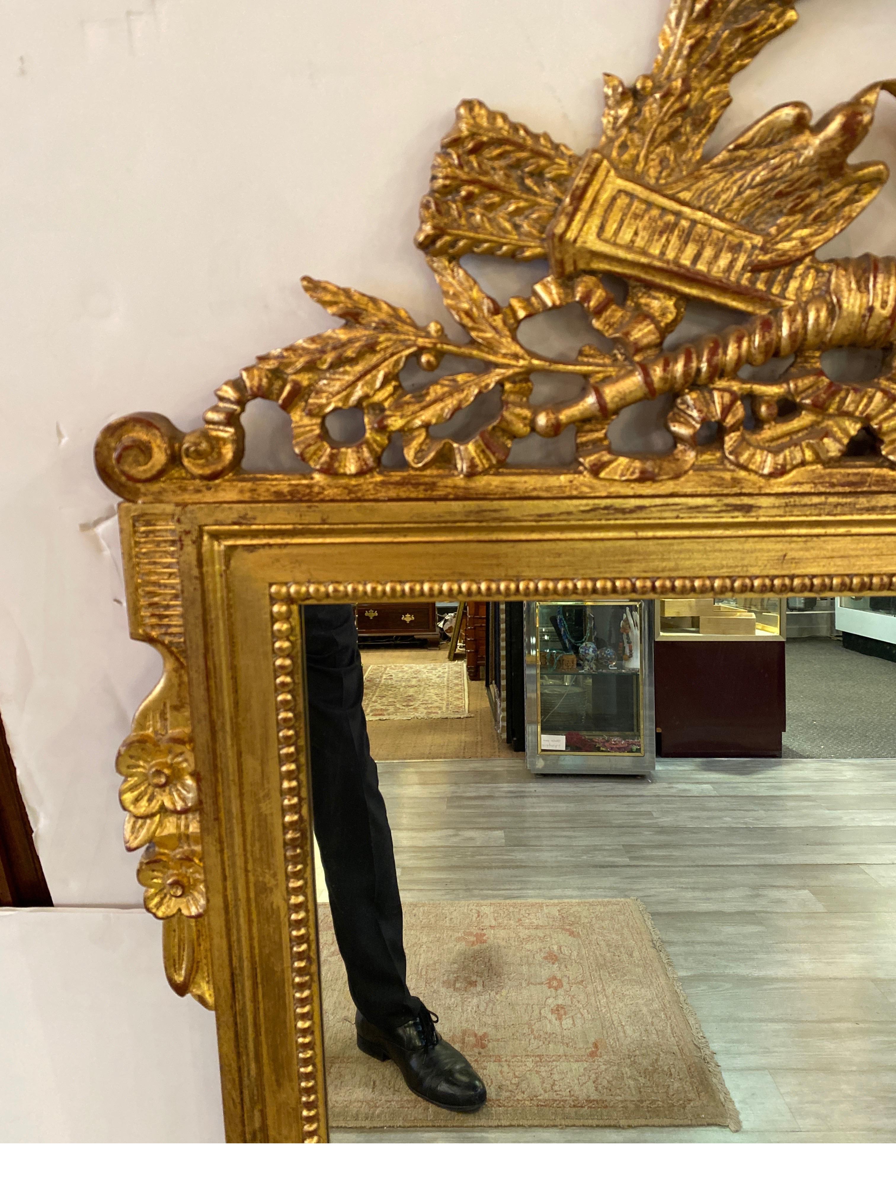 Italian Carved Giltwood Mirror by Palladio for Kindle In Excellent Condition For Sale In Lambertville, NJ