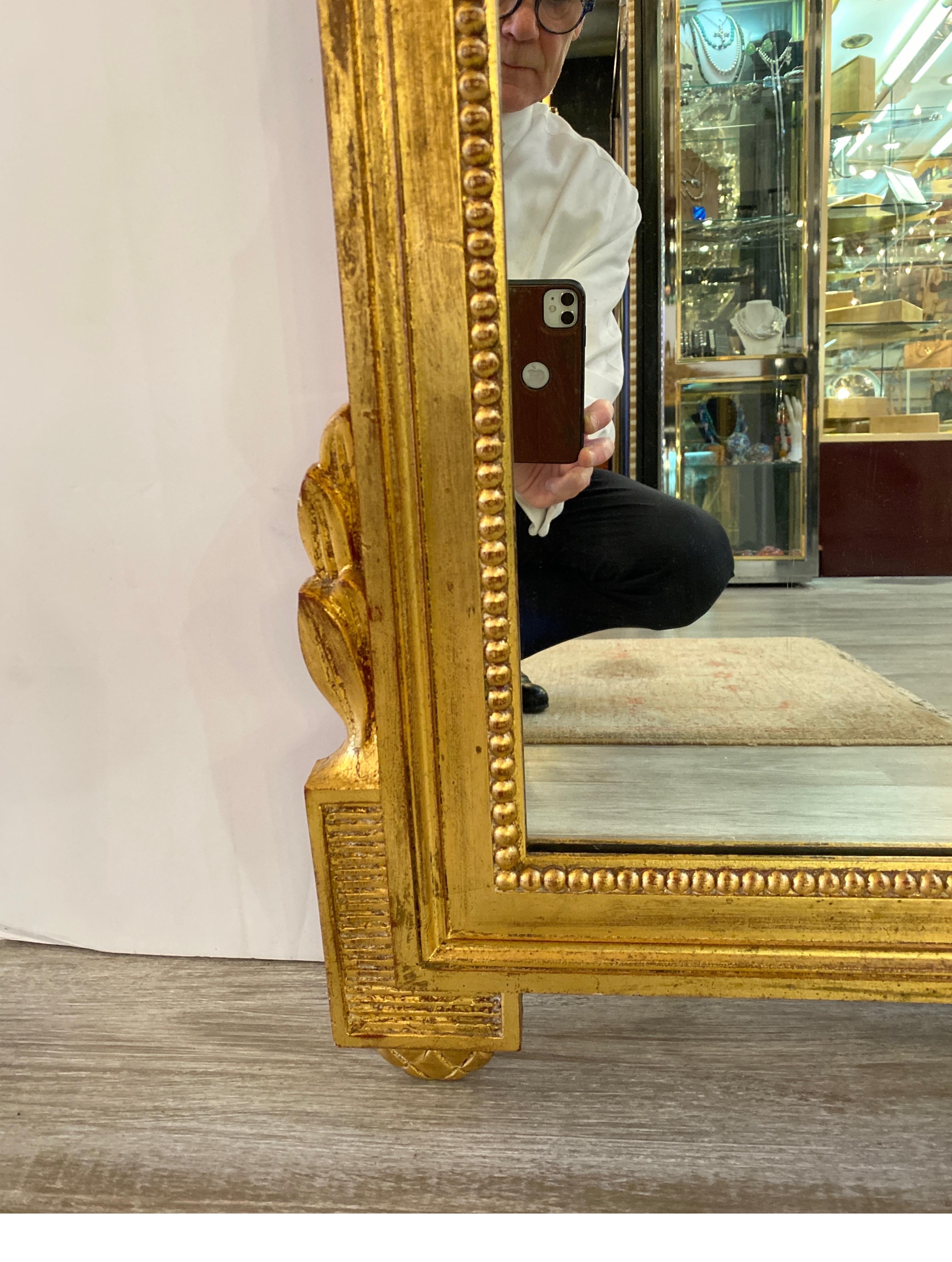 Italian Carved Giltwood Mirror by Palladio for Kindle In Excellent Condition For Sale In Lambertville, NJ