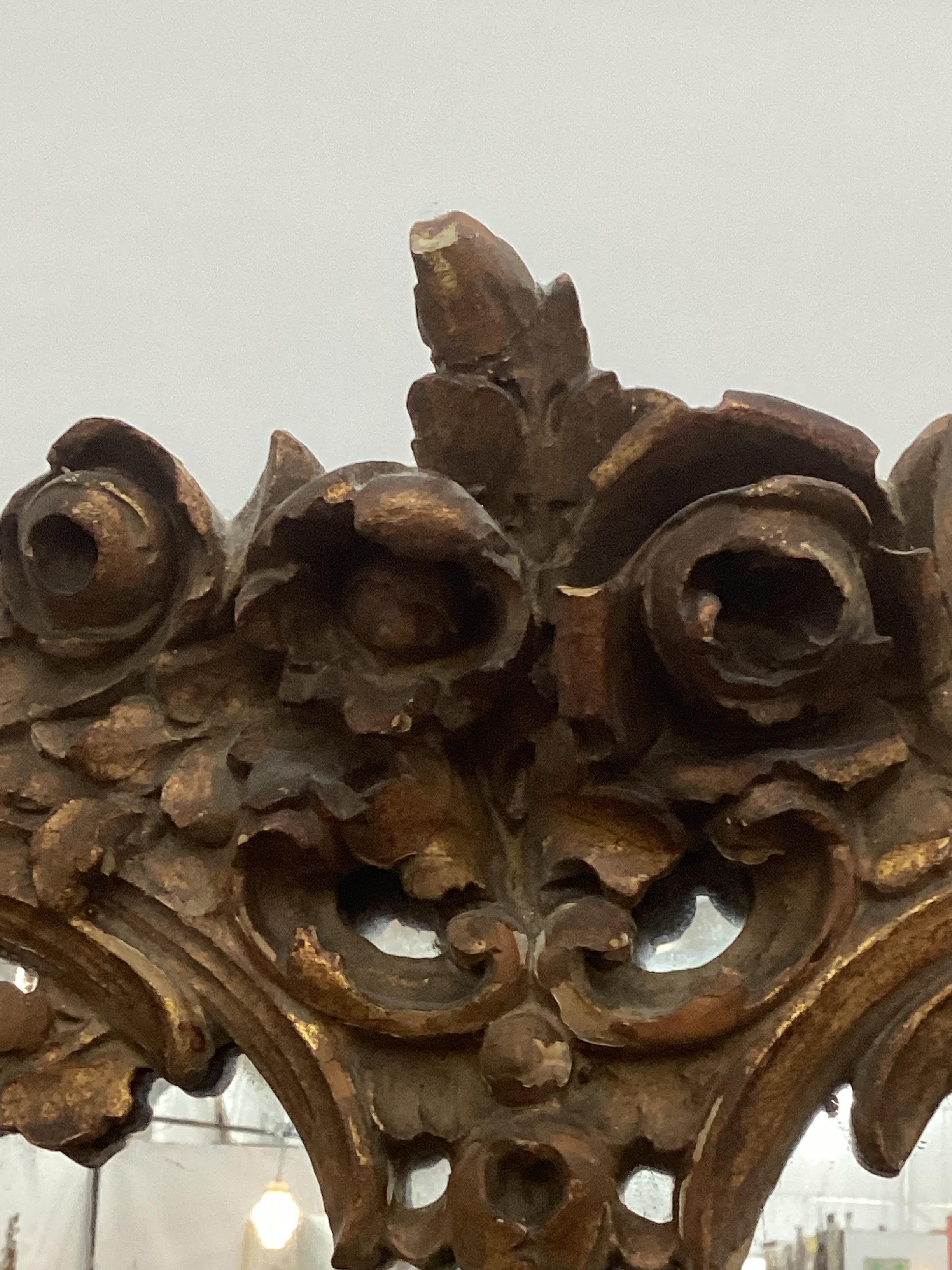 Italian Carved Giltwood Mirror For Sale 4
