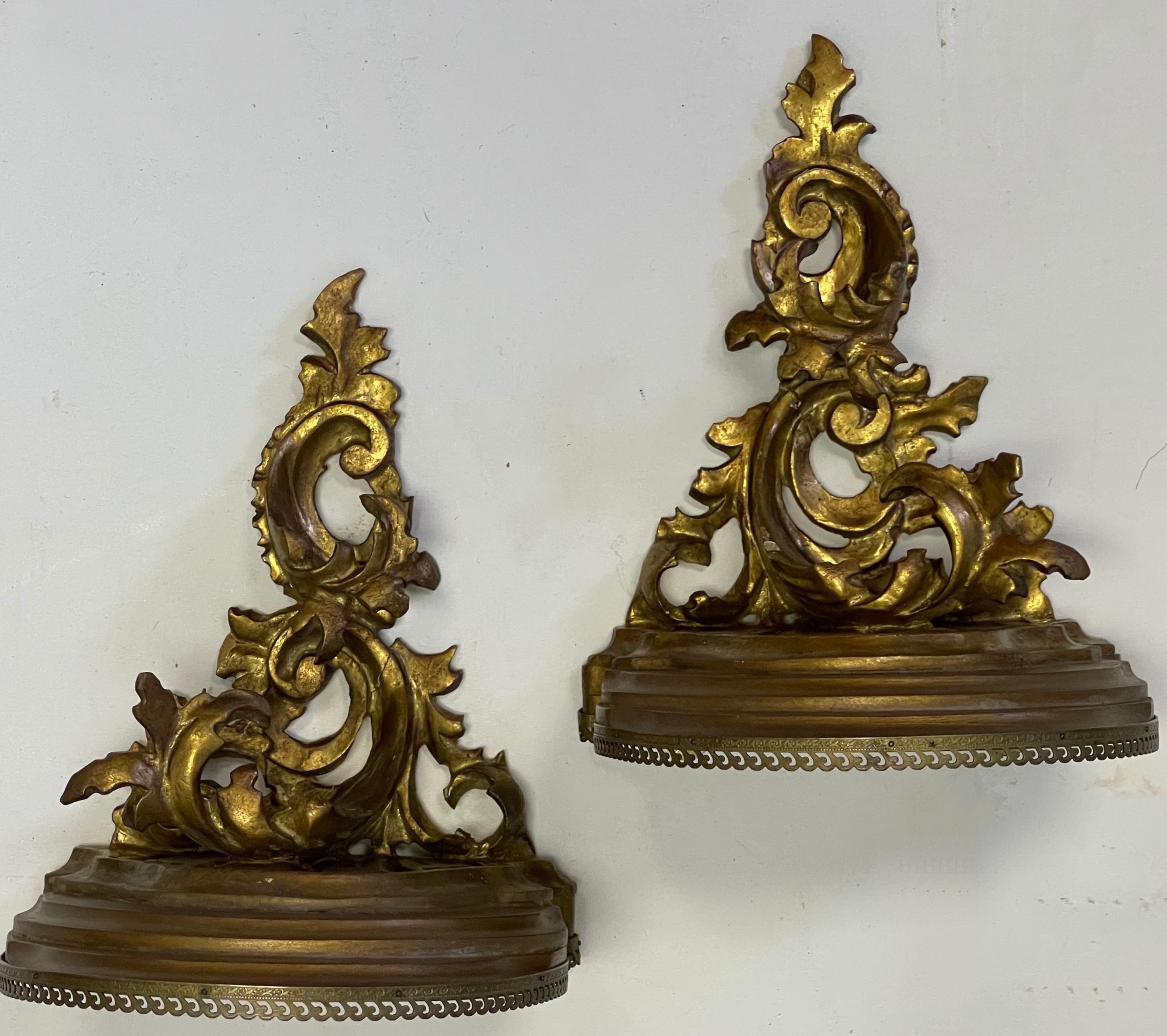 Italian Carved Giltwood Rococo Style Wall Brackets with Brass Gallery For Sale 3