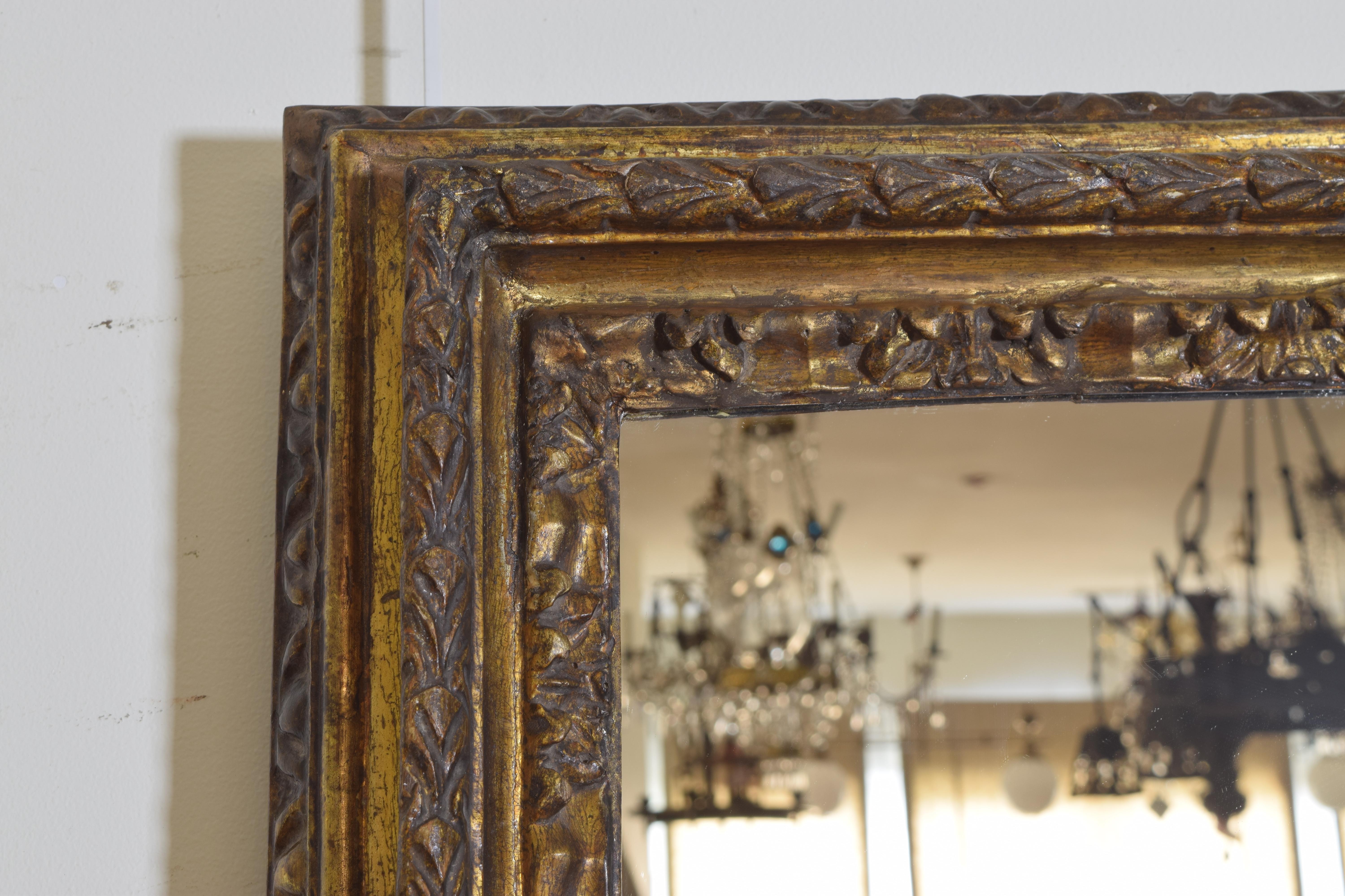 Italian Carved Giltwood Wall Mirror from the Early 18th Century In Good Condition In Atlanta, GA