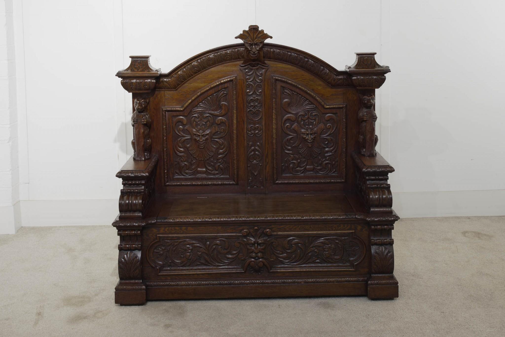 Chêne Banc d'entrée italien sculpté Renaissance Oak Settle en vente