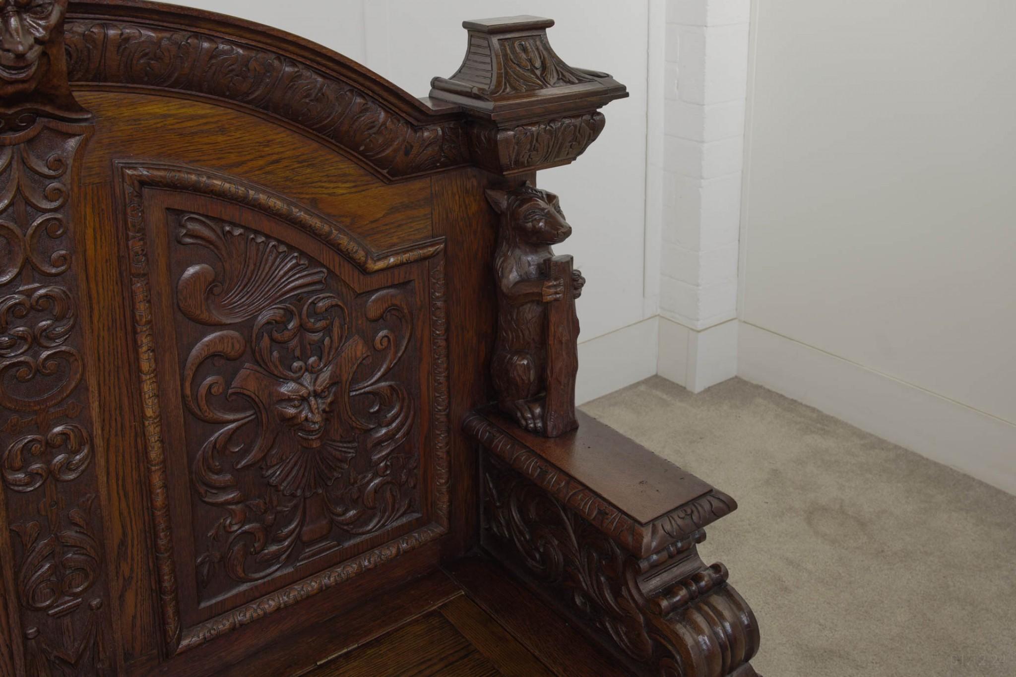 Banc d'entrée italien sculpté Renaissance Oak Settle en vente 1