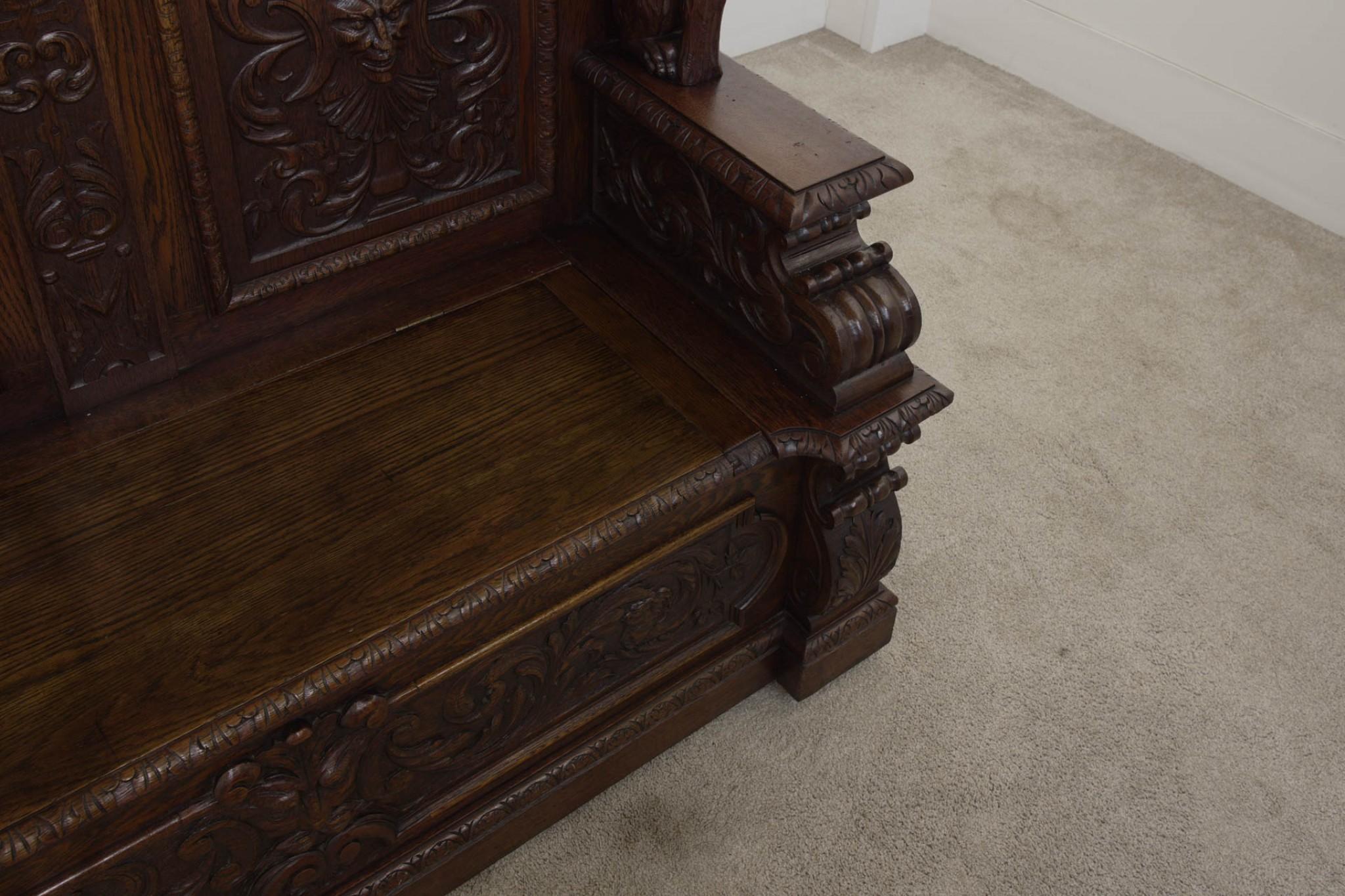 Banc d'entrée italien sculpté Renaissance Oak Settle en vente 2
