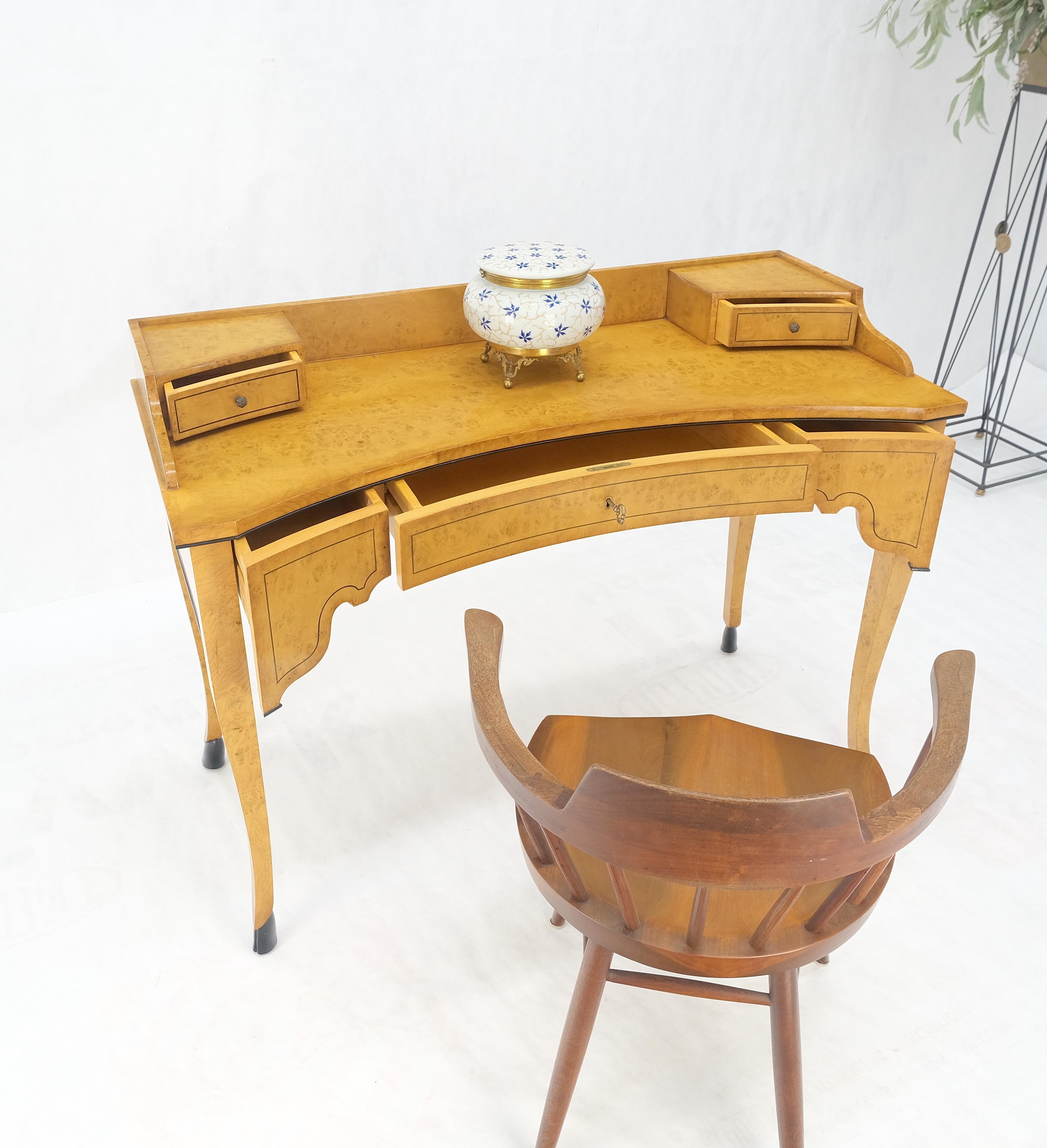 Pies De Pezuña Tallados Italianos Madera De Burl Rubio Claro Escritorio De Un Cajón Galería Con Incrustaciones en venta 4