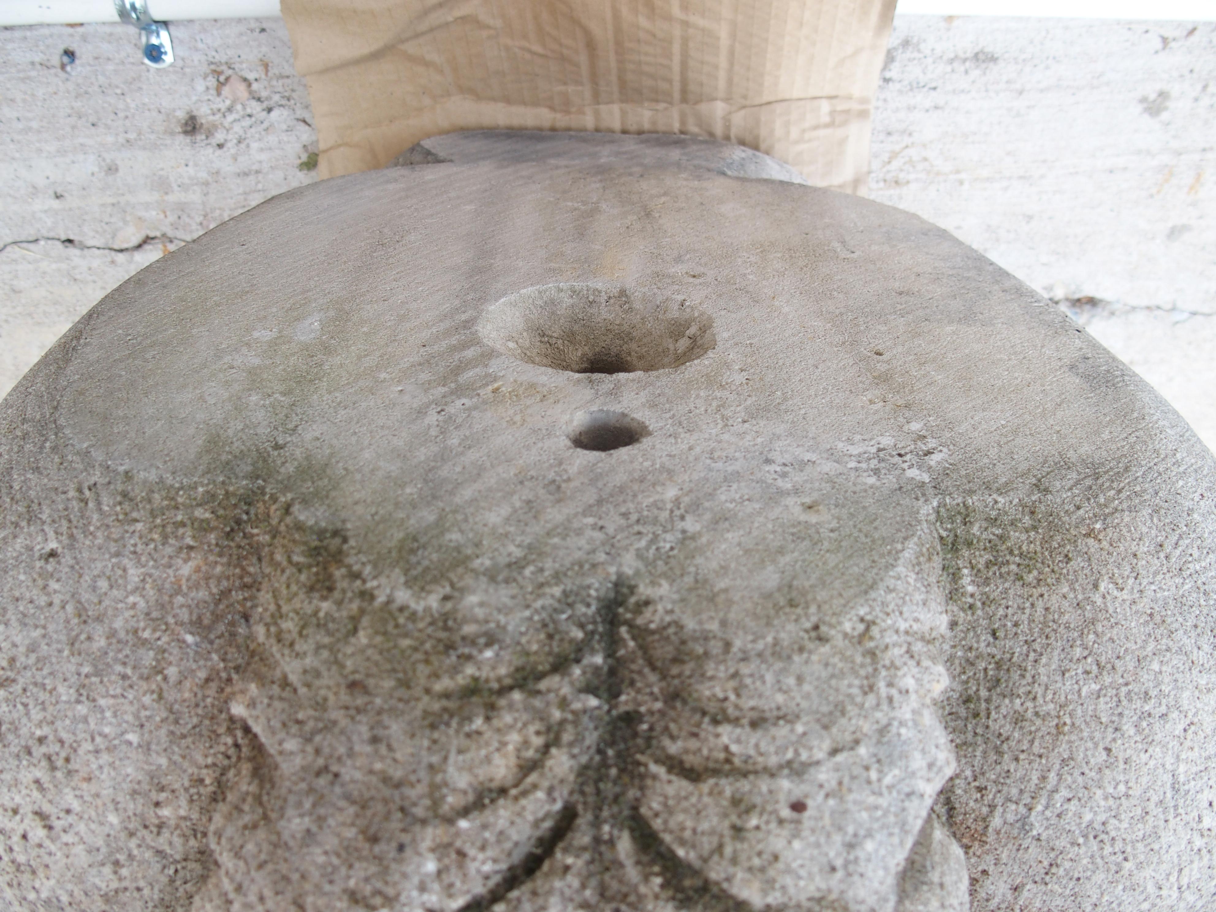 Caño de fuente italiano tallado en piedra caliza del dios romano Marte en venta 4