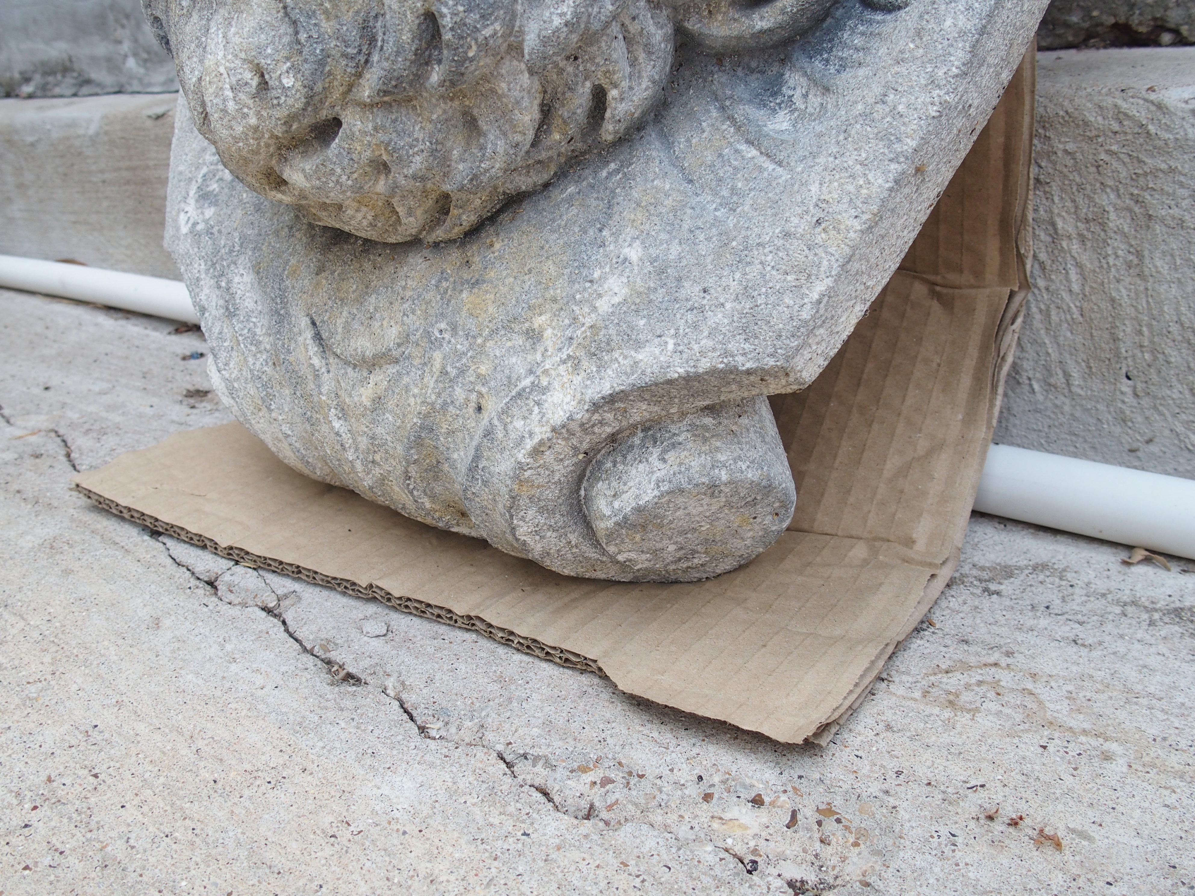 Caño de fuente italiano tallado en piedra caliza del dios romano Marte Siglo XXI y contemporáneo en venta