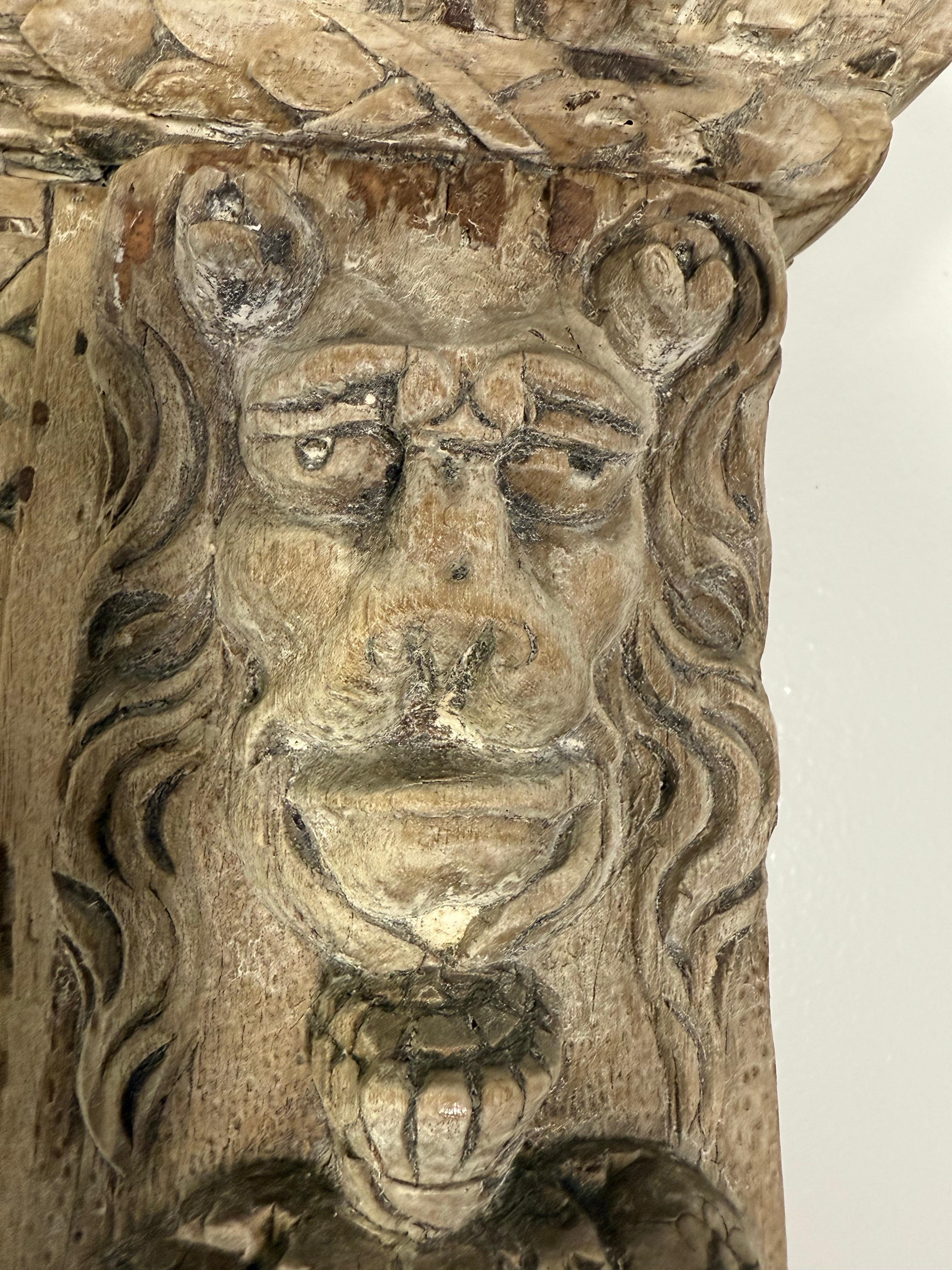Tête de lit italienne en lin sculpté avec panneau antique en vente 7