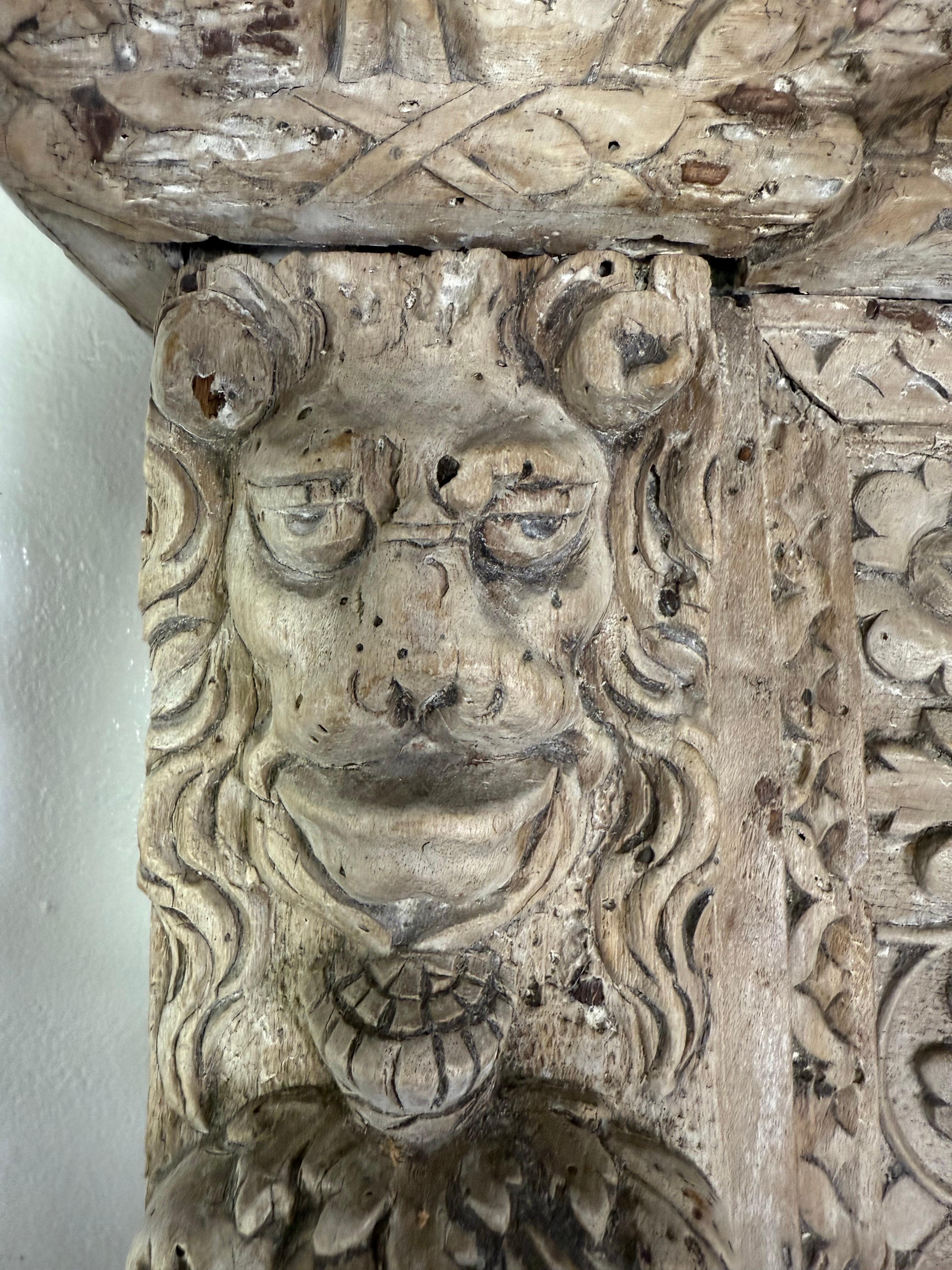 Lin Tête de lit italienne en lin sculpté avec panneau antique en vente