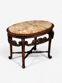 Italienischer geschnitzter Mahagonitisch mit Blattwerk, zentraler Kartusche und Breccia