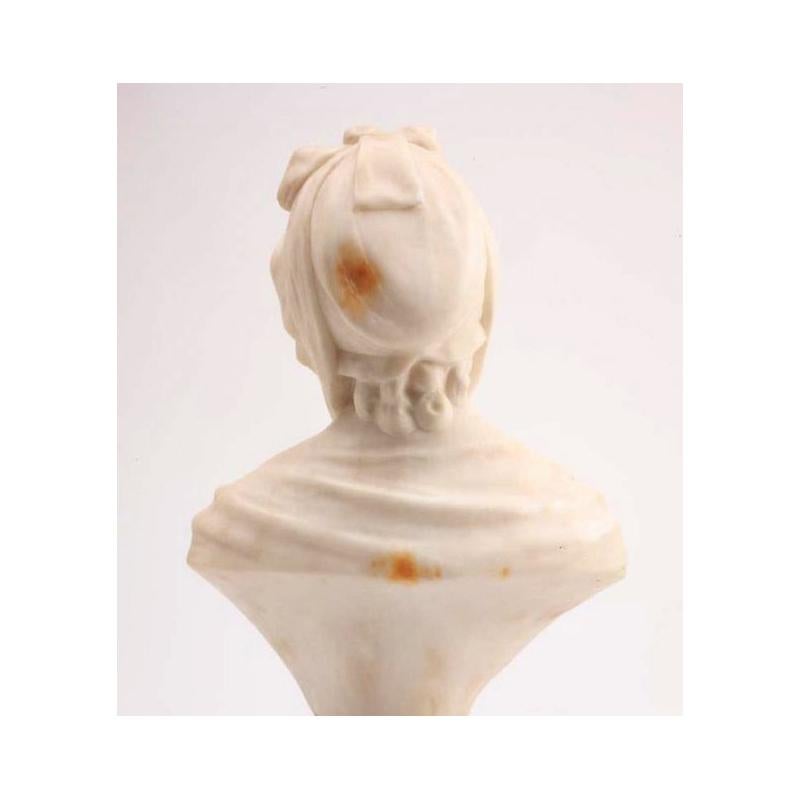 Italian Carved Marble Bust of Girl, 19th Century For Sale 1