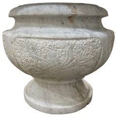 Italian Carved marble neoclassical urn with crisp carved coat of arms
