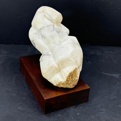 Italienische geschnitzte Torso-Skulptur einer Frau aus Marmor auf Holzsockel