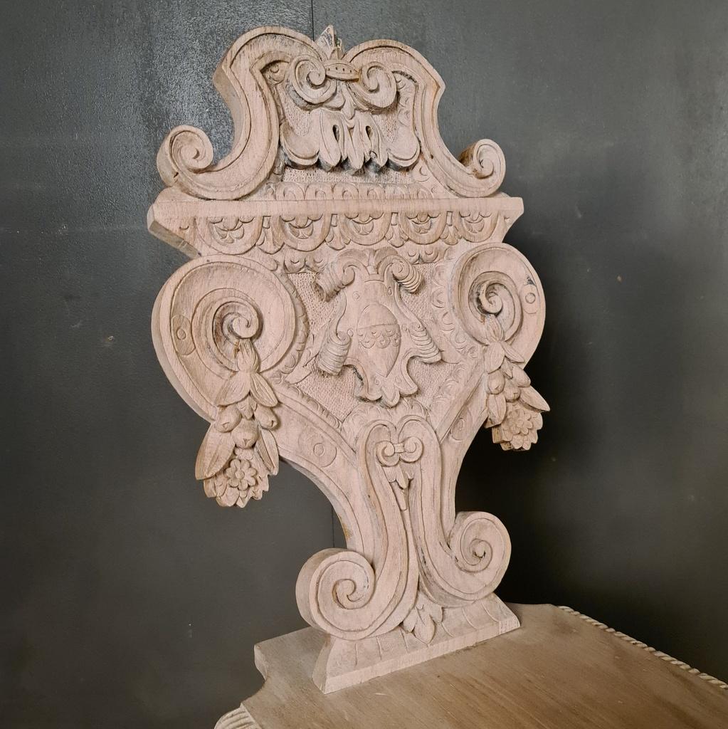 Italian Carved Oak Chairs In Good Condition For Sale In Leamington Spa, Warwickshire