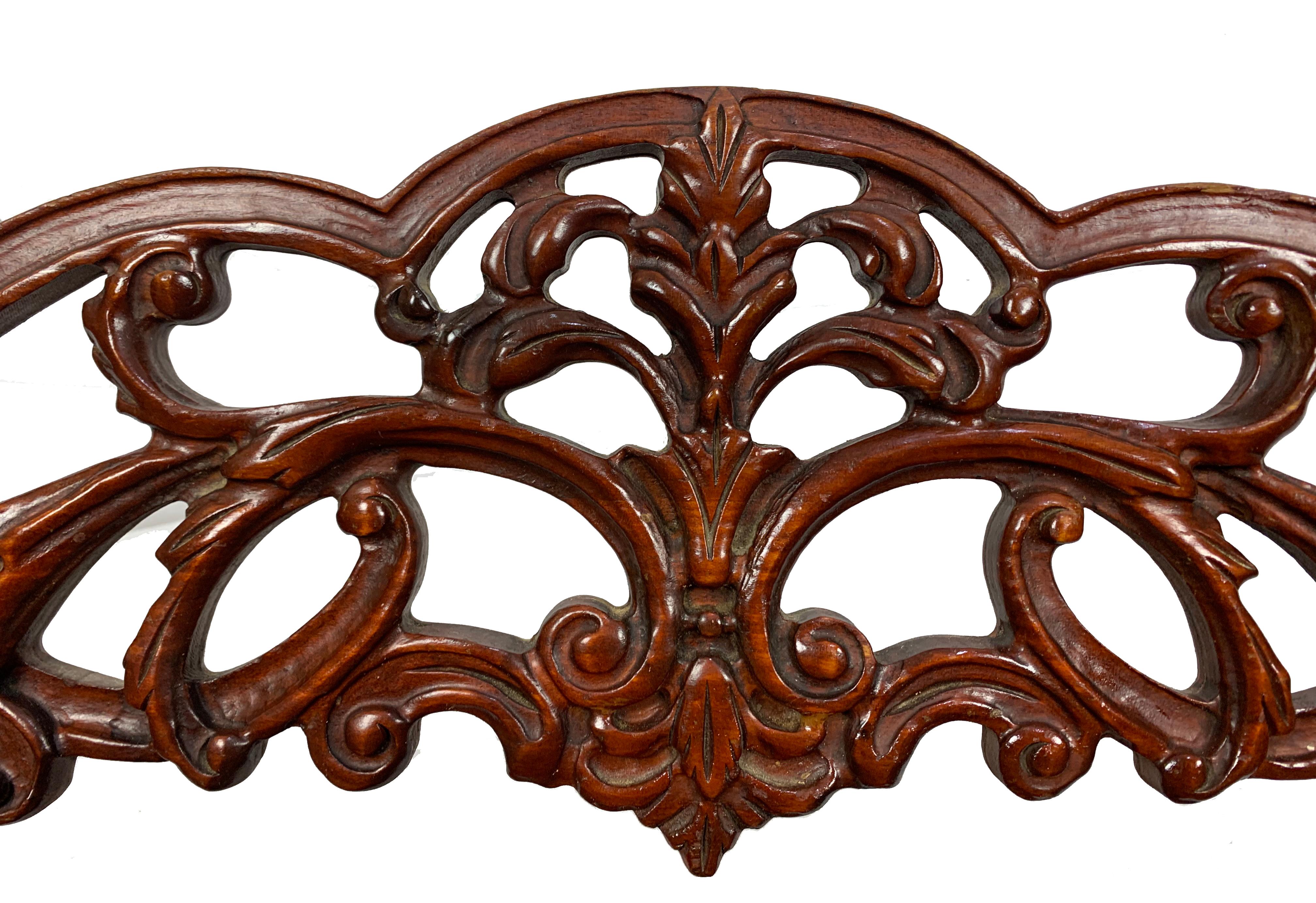 Italian Carved Ornate Wood Bench Chair Vanity Seat In Good Condition In West Hartford, CT