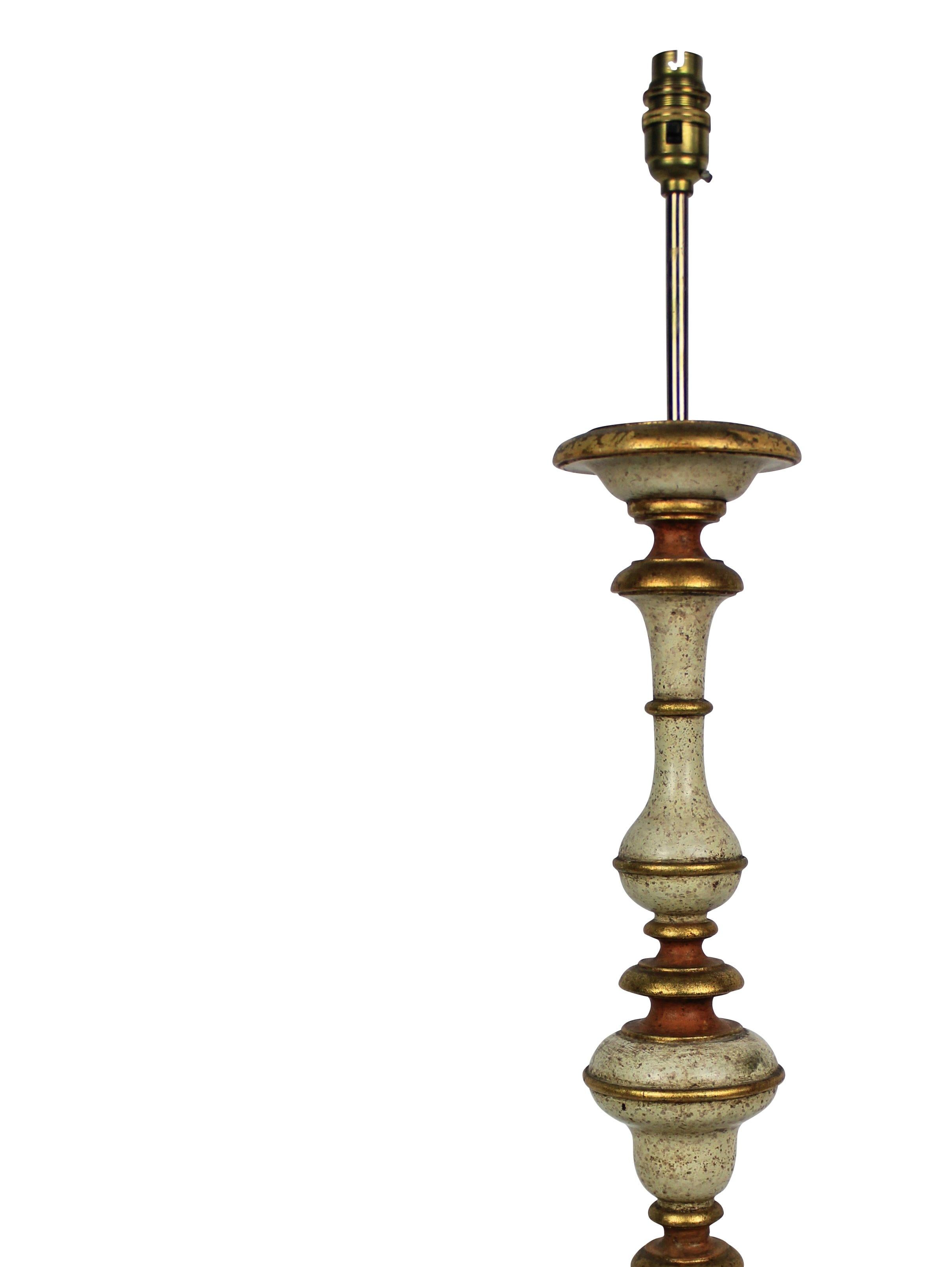 Italian Carved, Painted and Gilded Table Lamp In Good Condition In London, GB