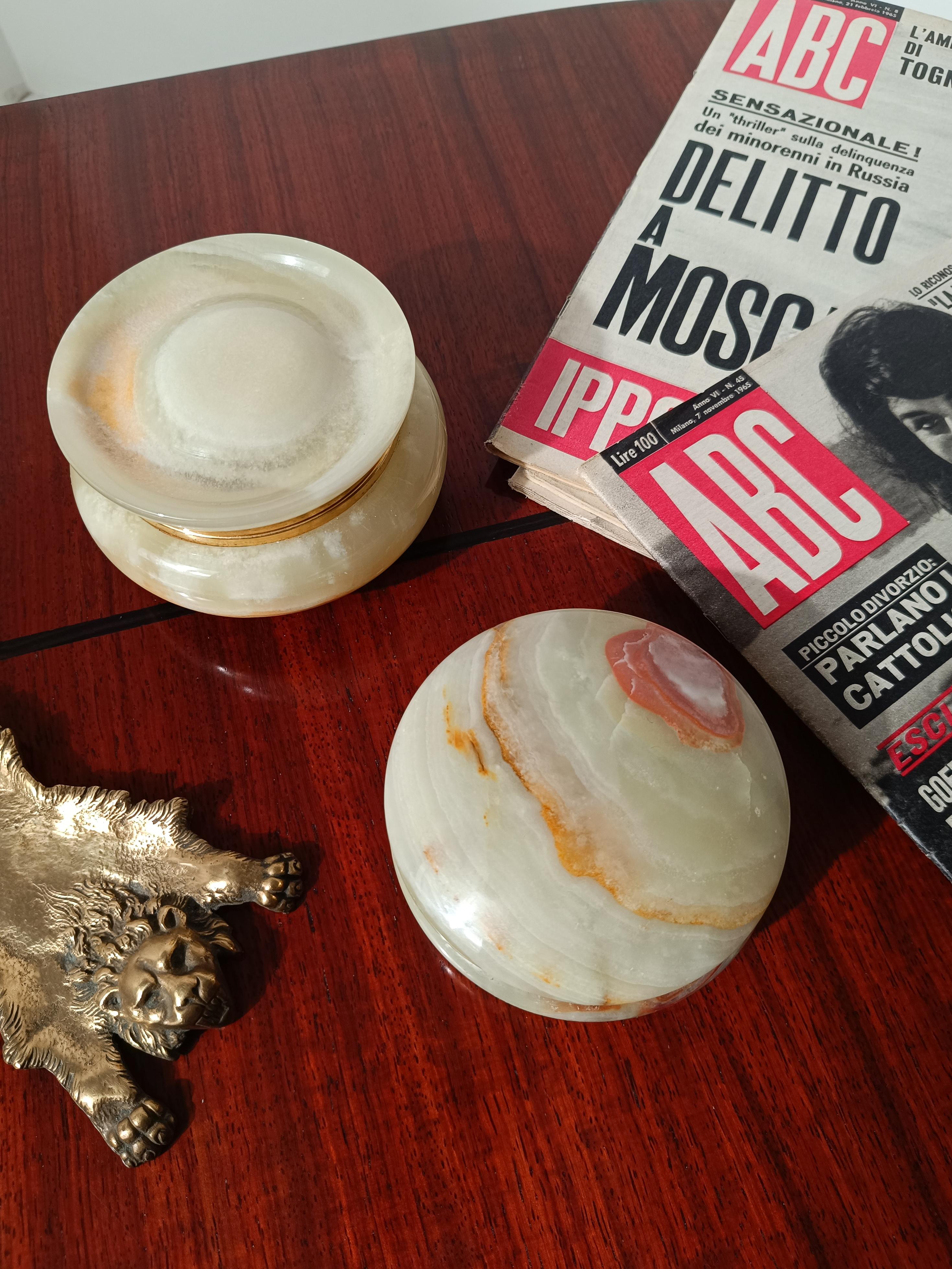 20th Century Italian Carved Round Green Onyx Marble Box with Gilded Lionfeet, 1950s For Sale