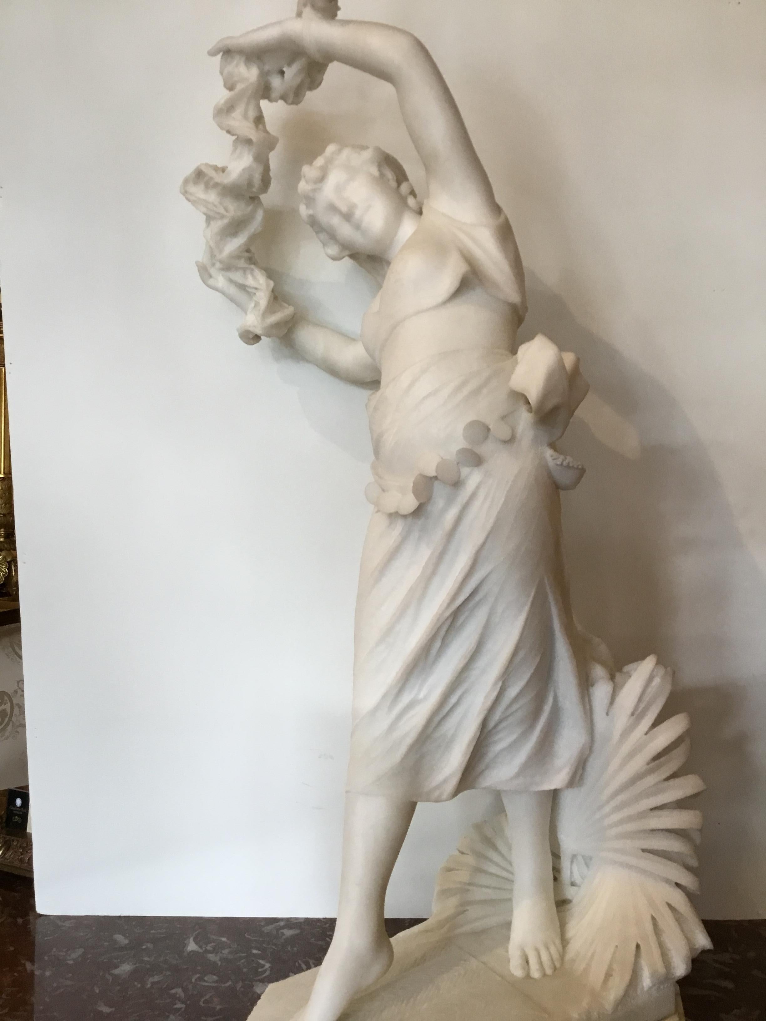 Italian Carved Statue of Odalisque in Marble, 19th Century In Good Condition For Sale In Houston, TX