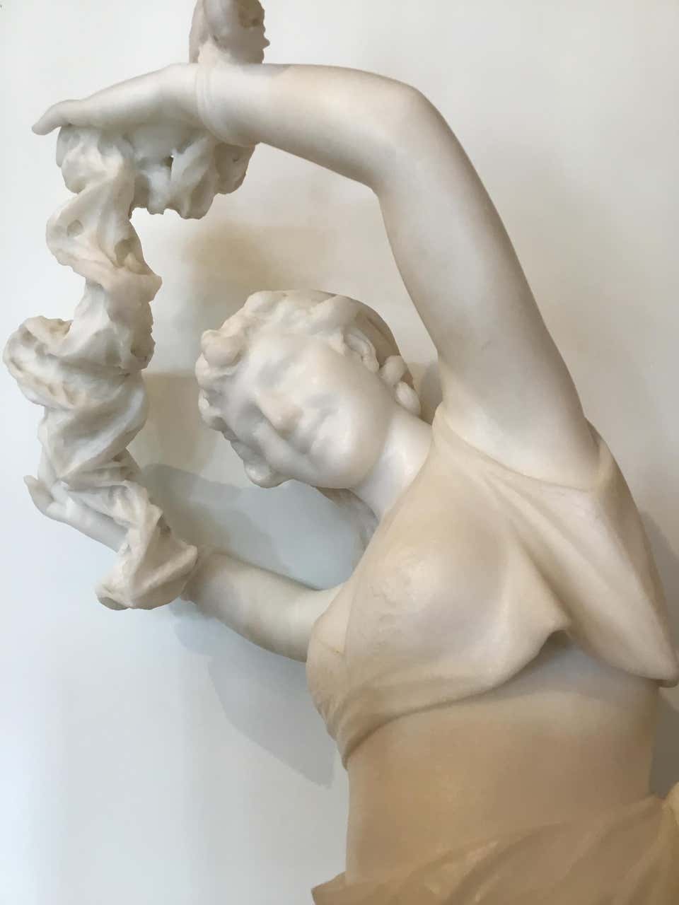 Italian Carved Statue of Odalisque in Marble, 19th Century For Sale 1