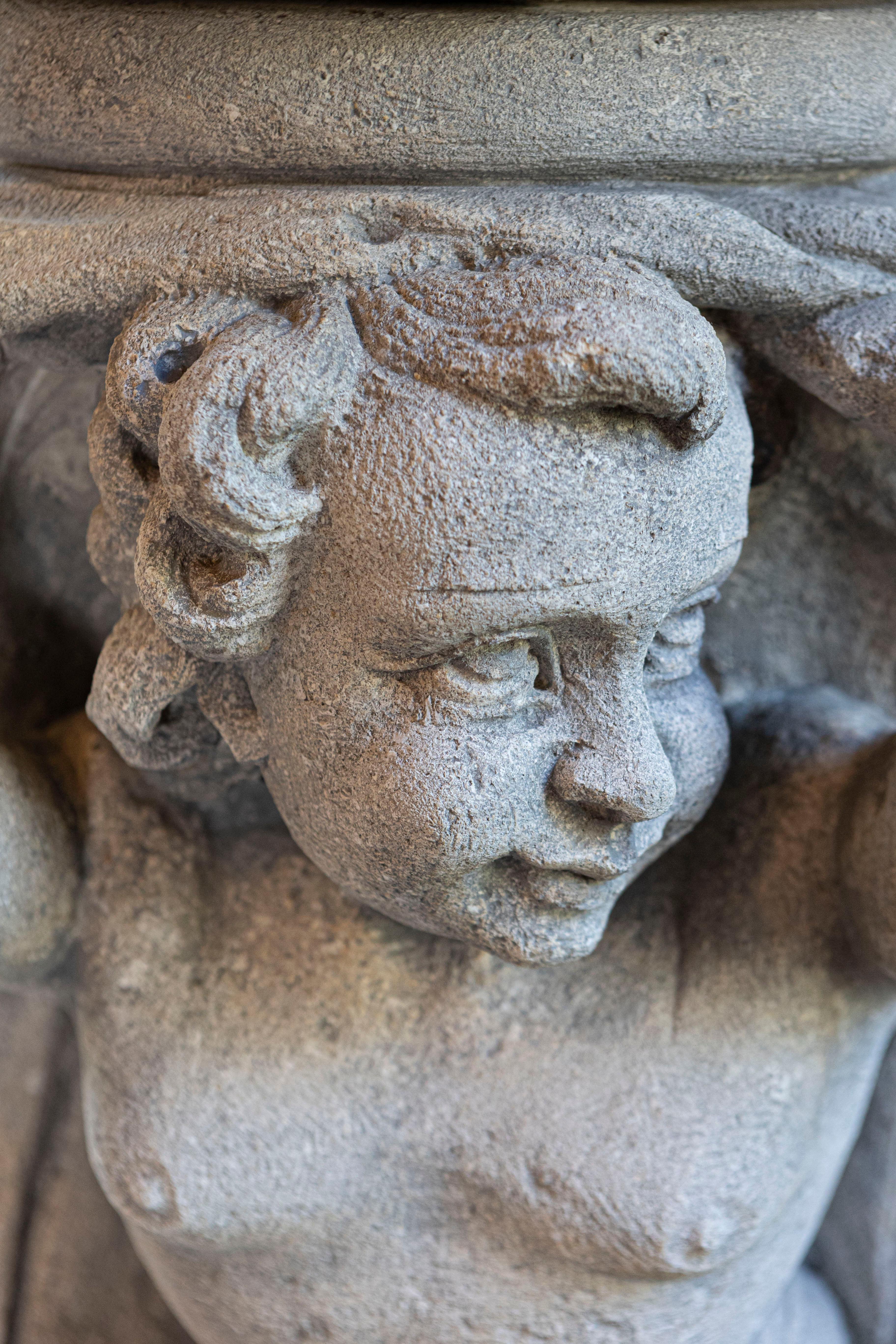 Fontaine de jardin italienne à deux étages en pierre sculptée de Vicence en vente 5