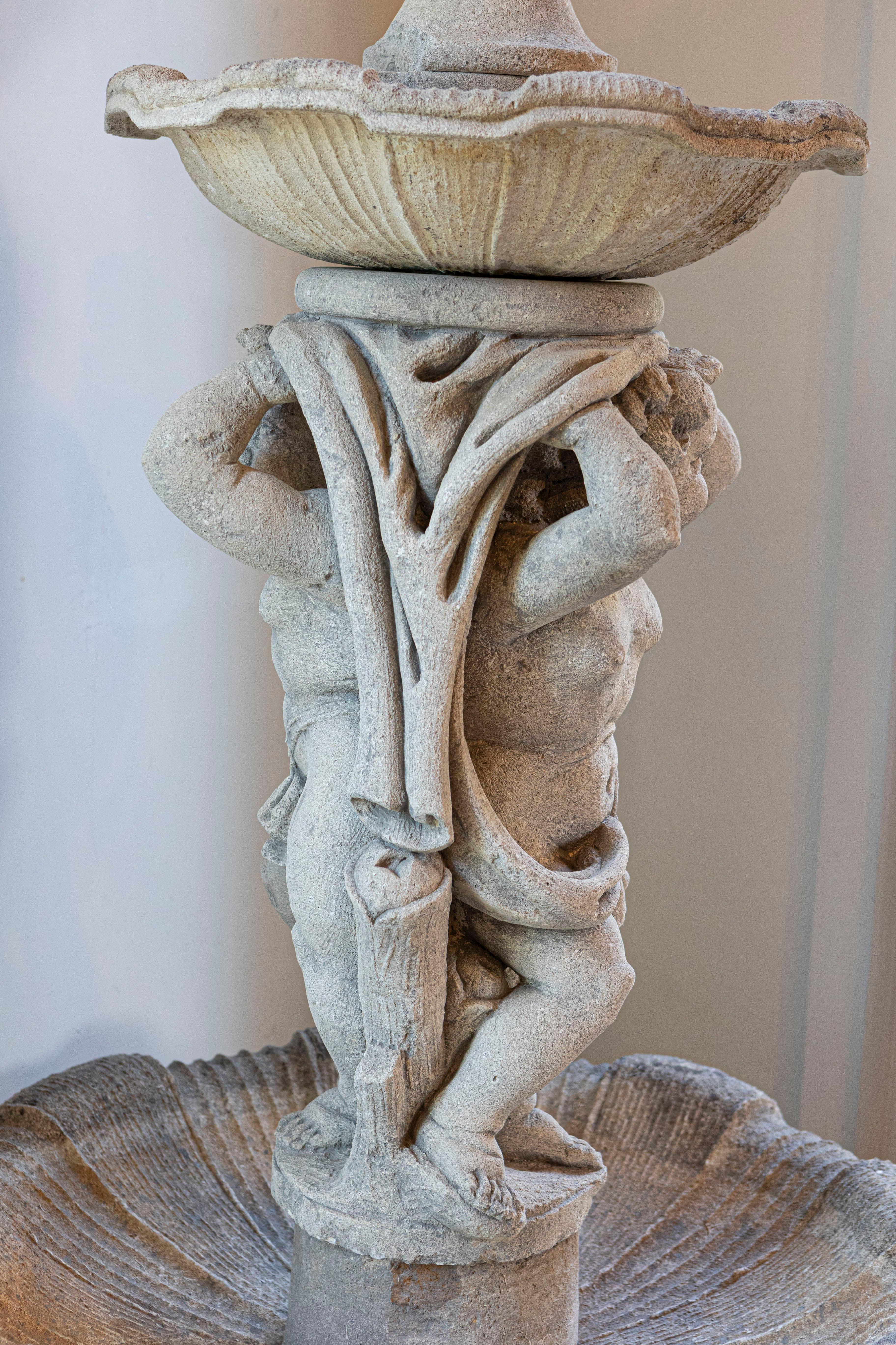 Fontaine de jardin italienne à deux étages en pierre sculptée de Vicence en vente 7