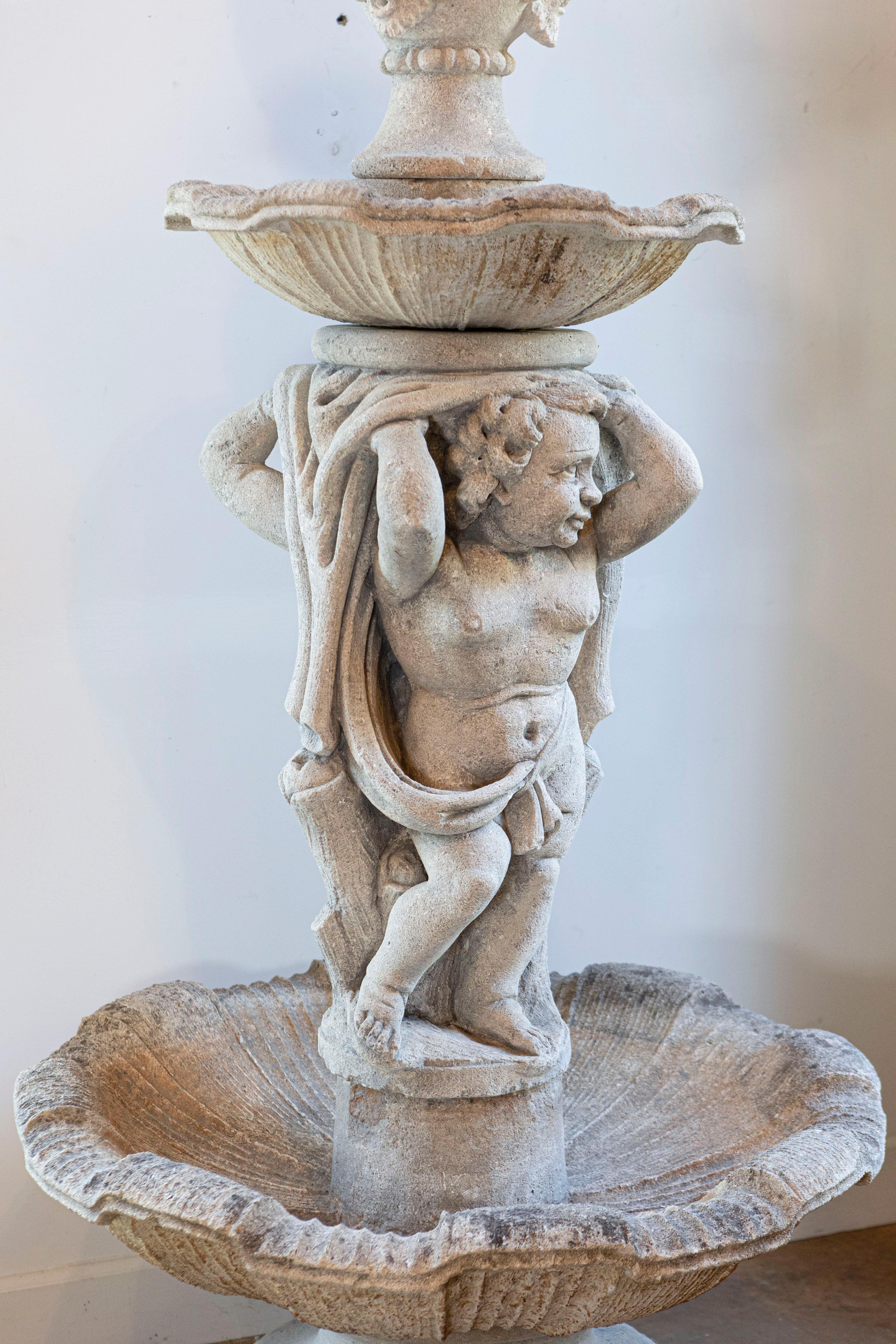 Fontaine de jardin italienne à deux étages en pierre sculptée de Vicence Bon état - En vente à Atlanta, GA