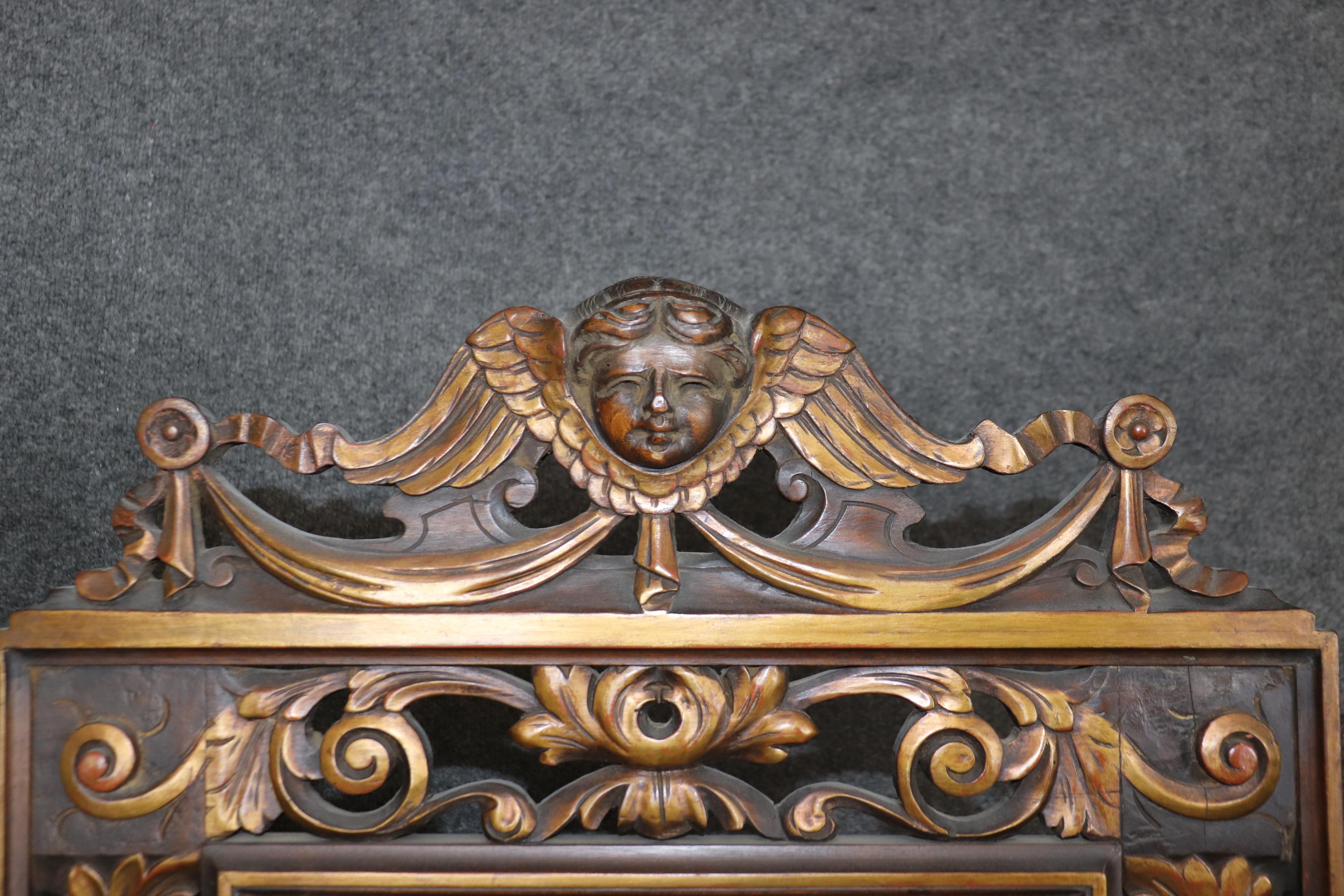 Paravent italien à trois panneaux en noyer sculpté et doré, sculpté par Pierce Bon état - En vente à Swedesboro, NJ