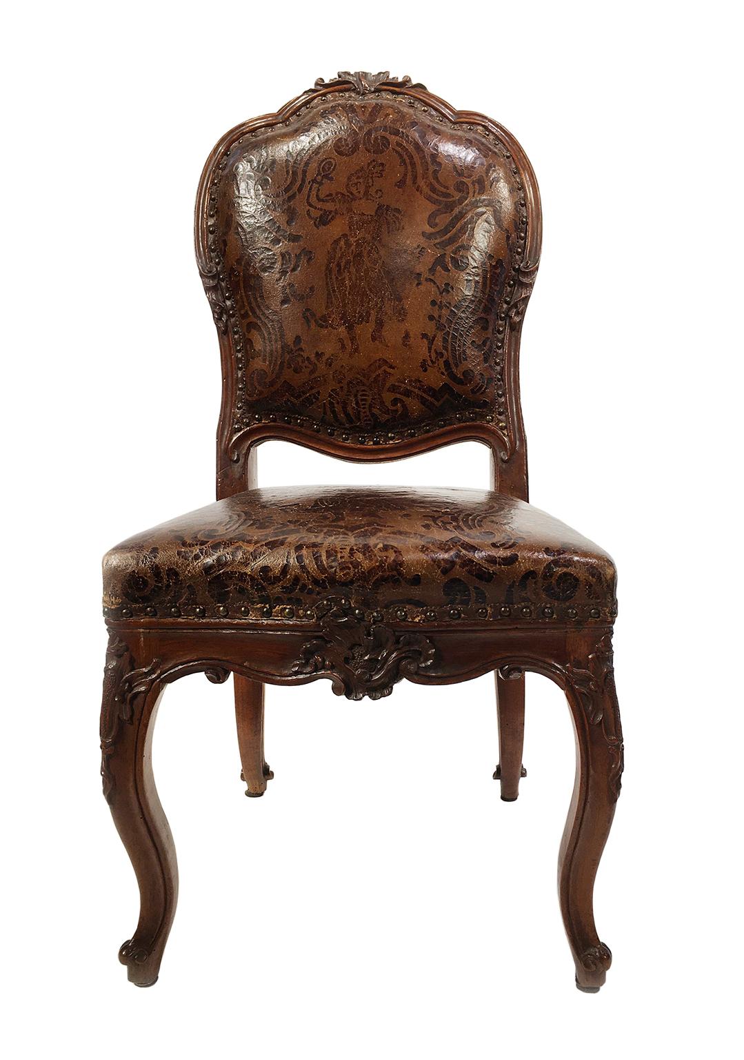 Italian Carved Walnut Chairs with Leather Covers, Milan, circa 1750 In Good Condition For Sale In Milano, IT