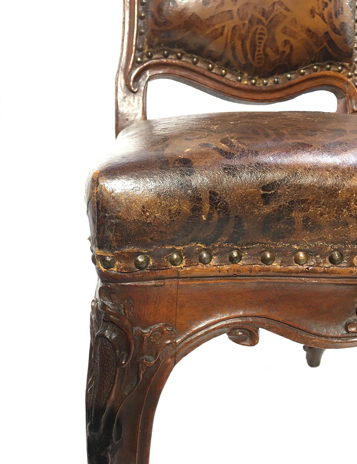 Italian Carved Walnut Chairs with Leather Covers, Milan, circa 1750 For Sale 9