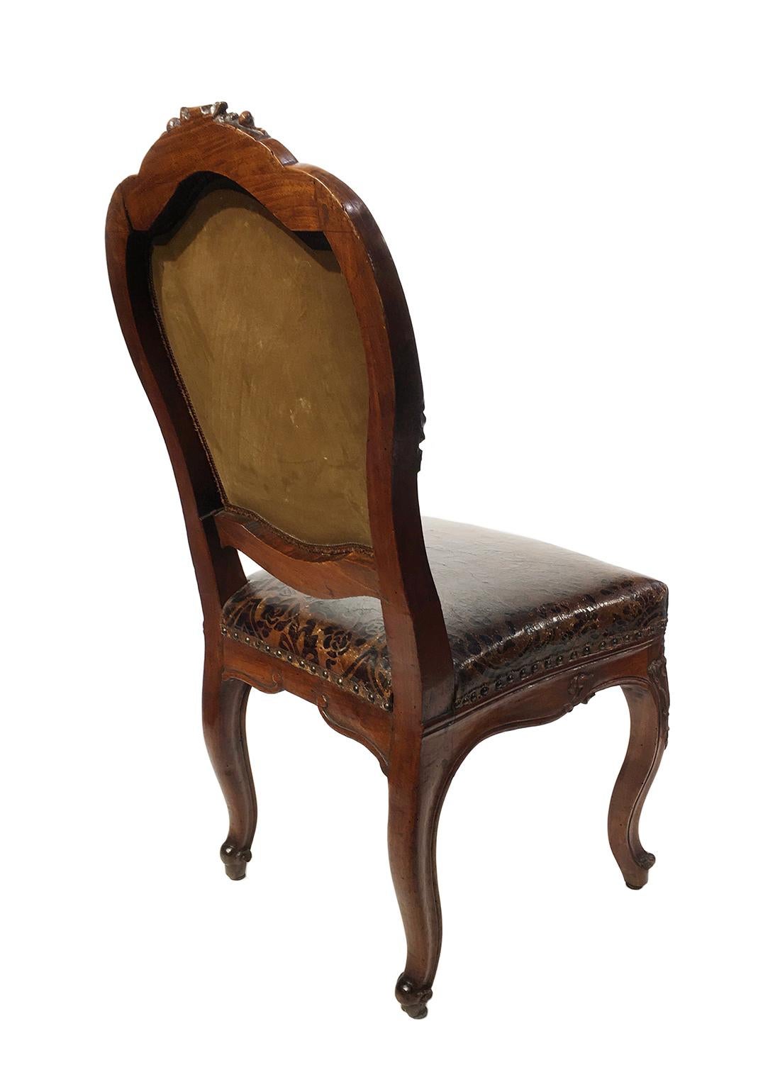 Italian Carved Walnut Chairs with Leather Covers, Milan, circa 1750 For Sale 3