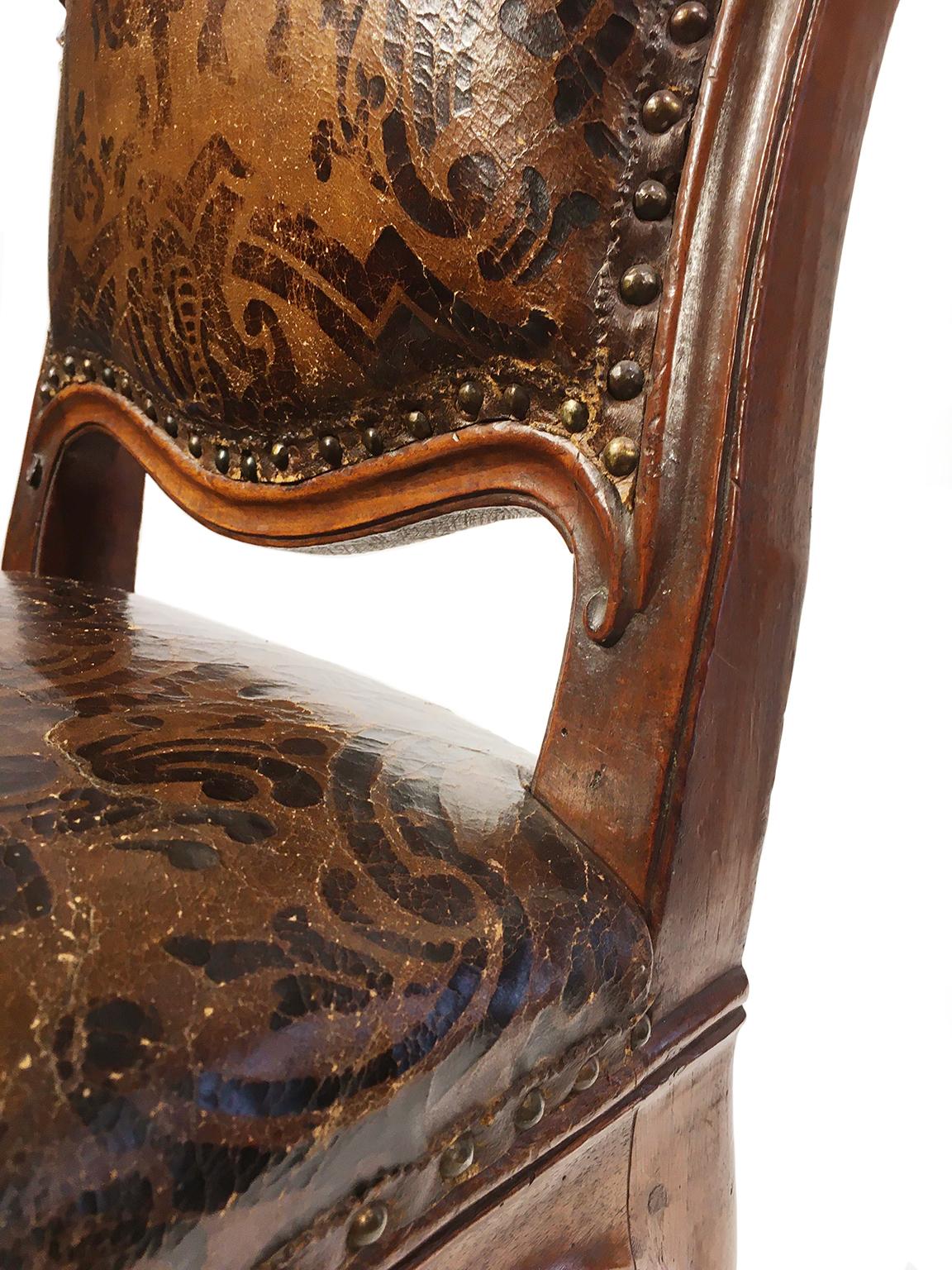 Italian Carved Walnut Chairs with Leather Covers, Milan, circa 1750 For Sale 10