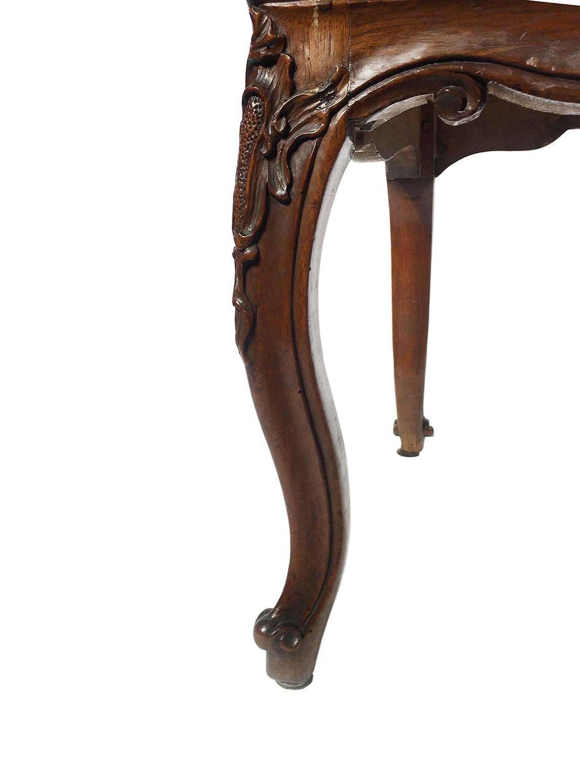 Italian Carved Walnut Chairs with Leather Covers, Milan, circa 1750 For Sale 11