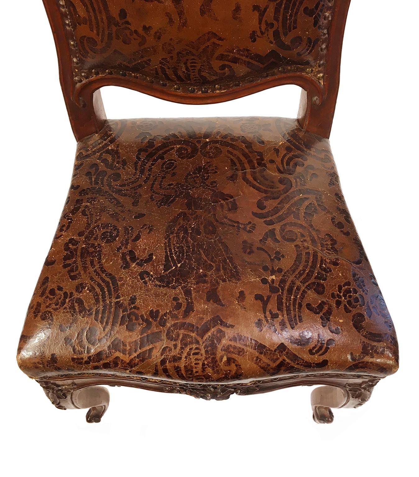 Italian Carved Walnut Chairs with Leather Covers, Milan, circa 1750 For Sale 5