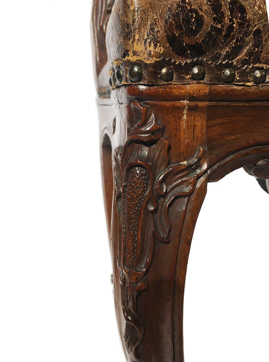 Italian Carved Walnut Chairs with Leather Covers, Milan, circa 1750 For Sale 12