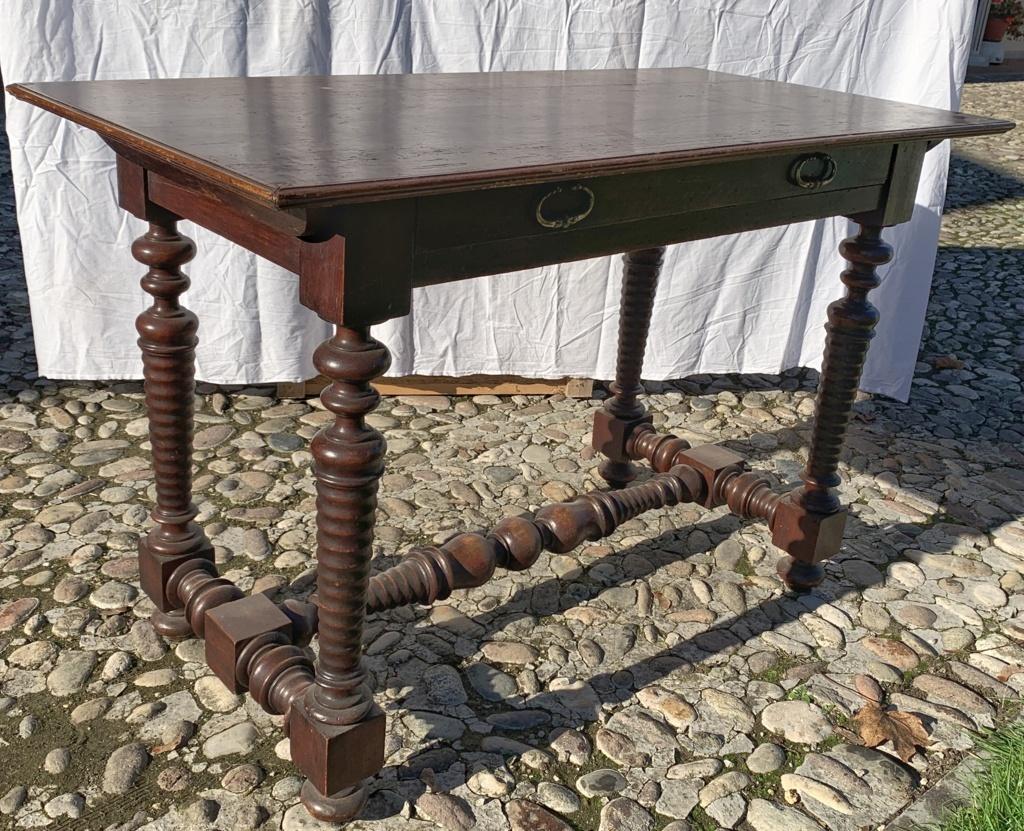 Italian Carved Walnut Desk Table, Italy 17th Century Baroque For Sale 7