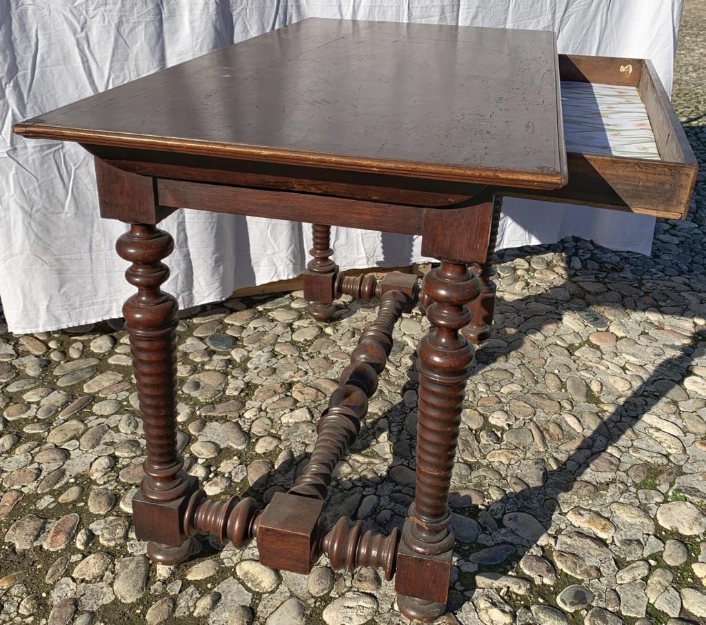 Italian Carved Walnut Desk Table, Italy 17th Century Baroque For Sale 8
