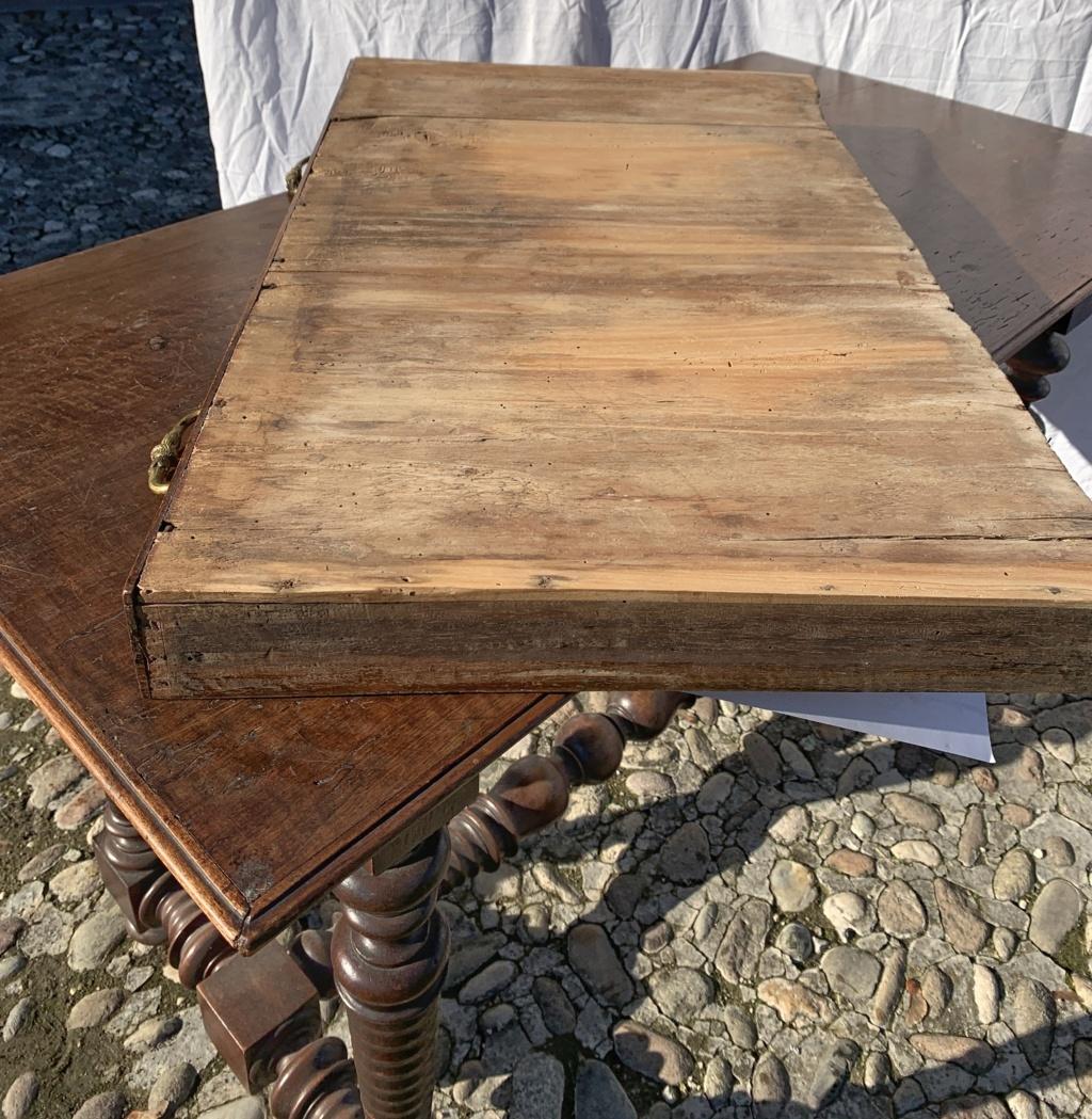 Italian Carved Walnut Desk Table, Italy 17th Century Baroque For Sale 10