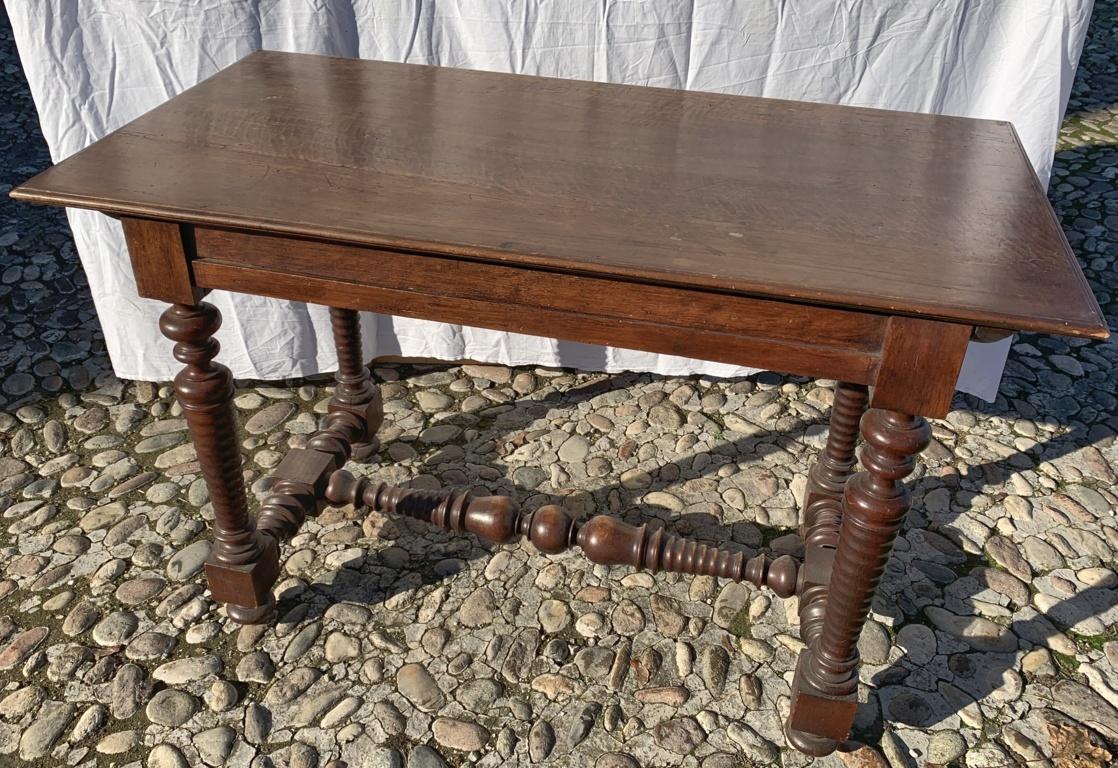 Italian Carved Walnut Desk Table, Italy 17th Century Baroque For Sale 11