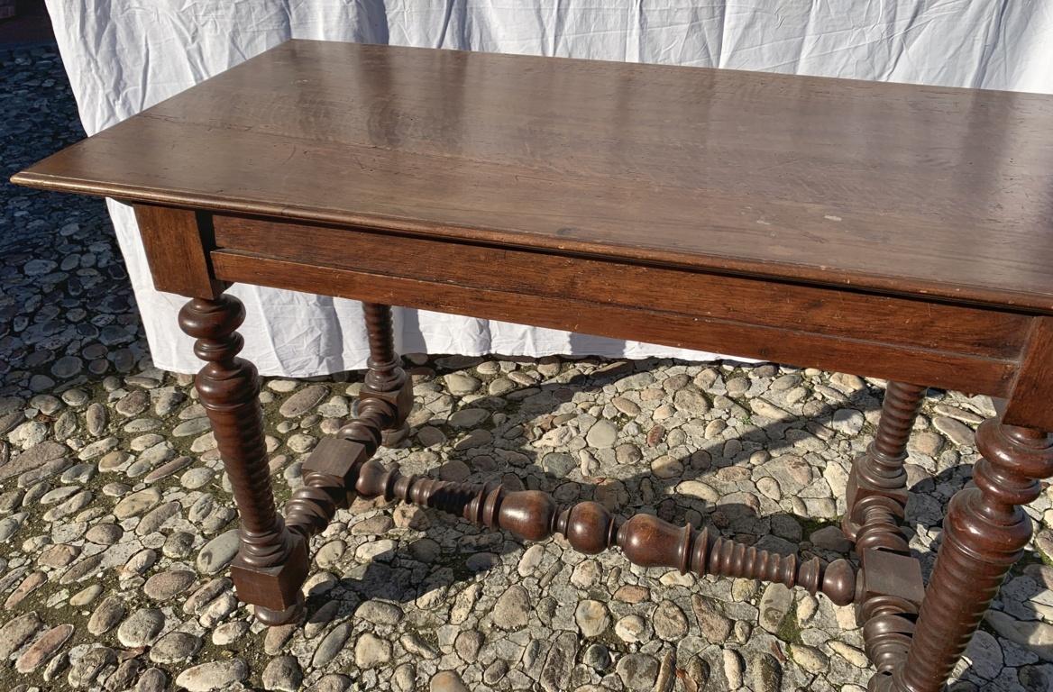 Italian Carved Walnut Desk Table, Italy 17th Century Baroque For Sale 12