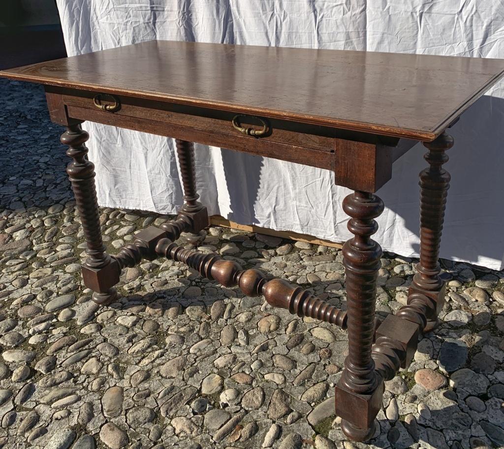 Italian Carved Walnut Desk Table, Italy 17th Century Baroque For Sale 1