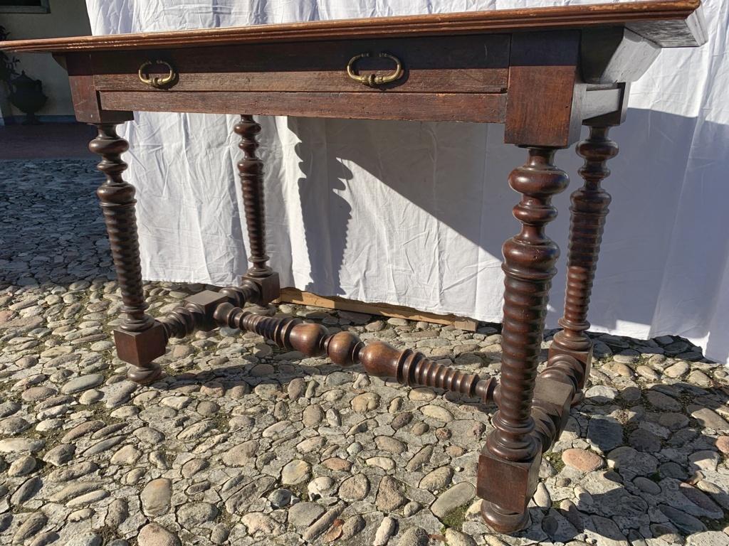 Italian Carved Walnut Desk Table, Italy 17th Century Baroque For Sale 2