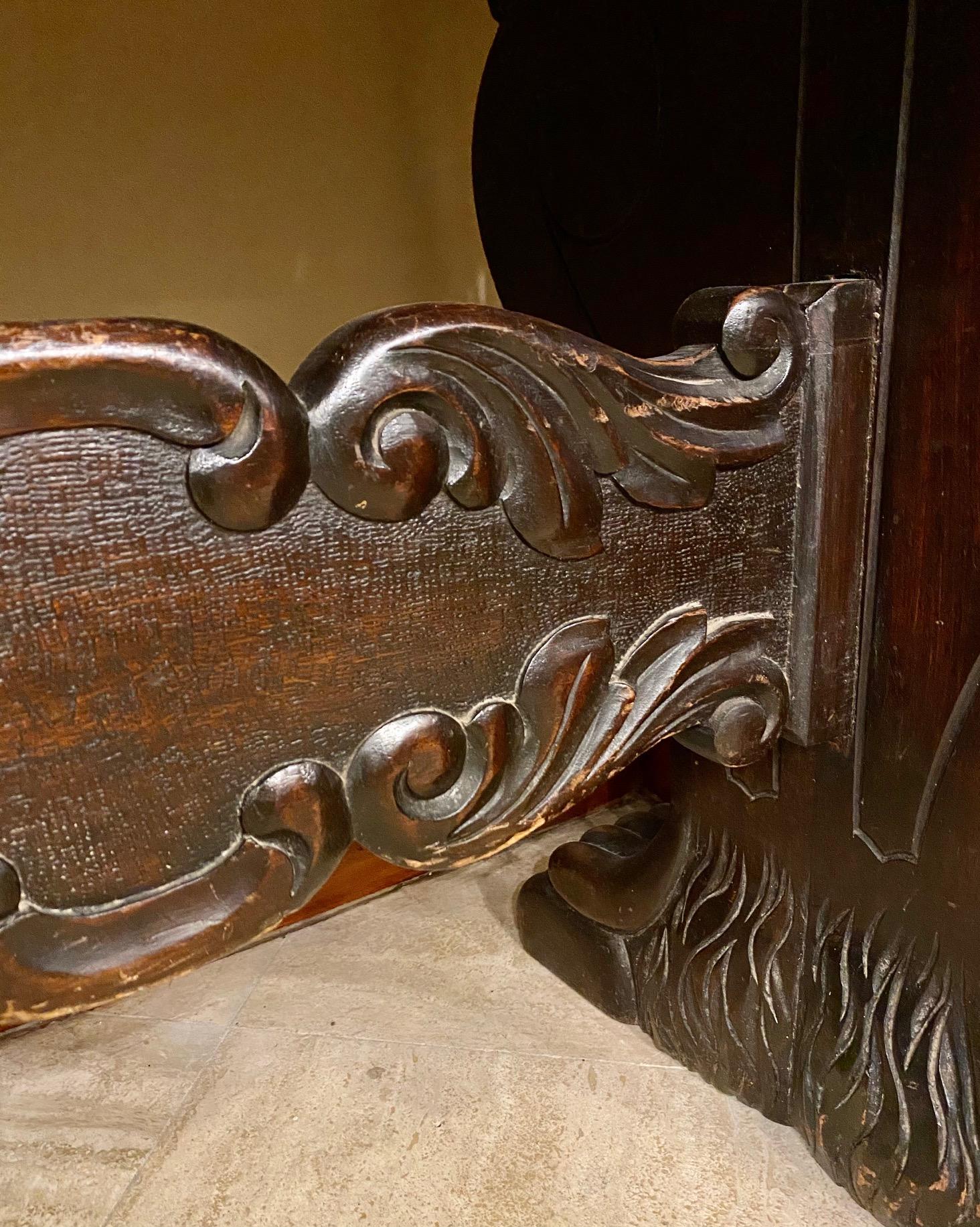 Italian Carved Walnut Table In Good Condition For Sale In New York, NY