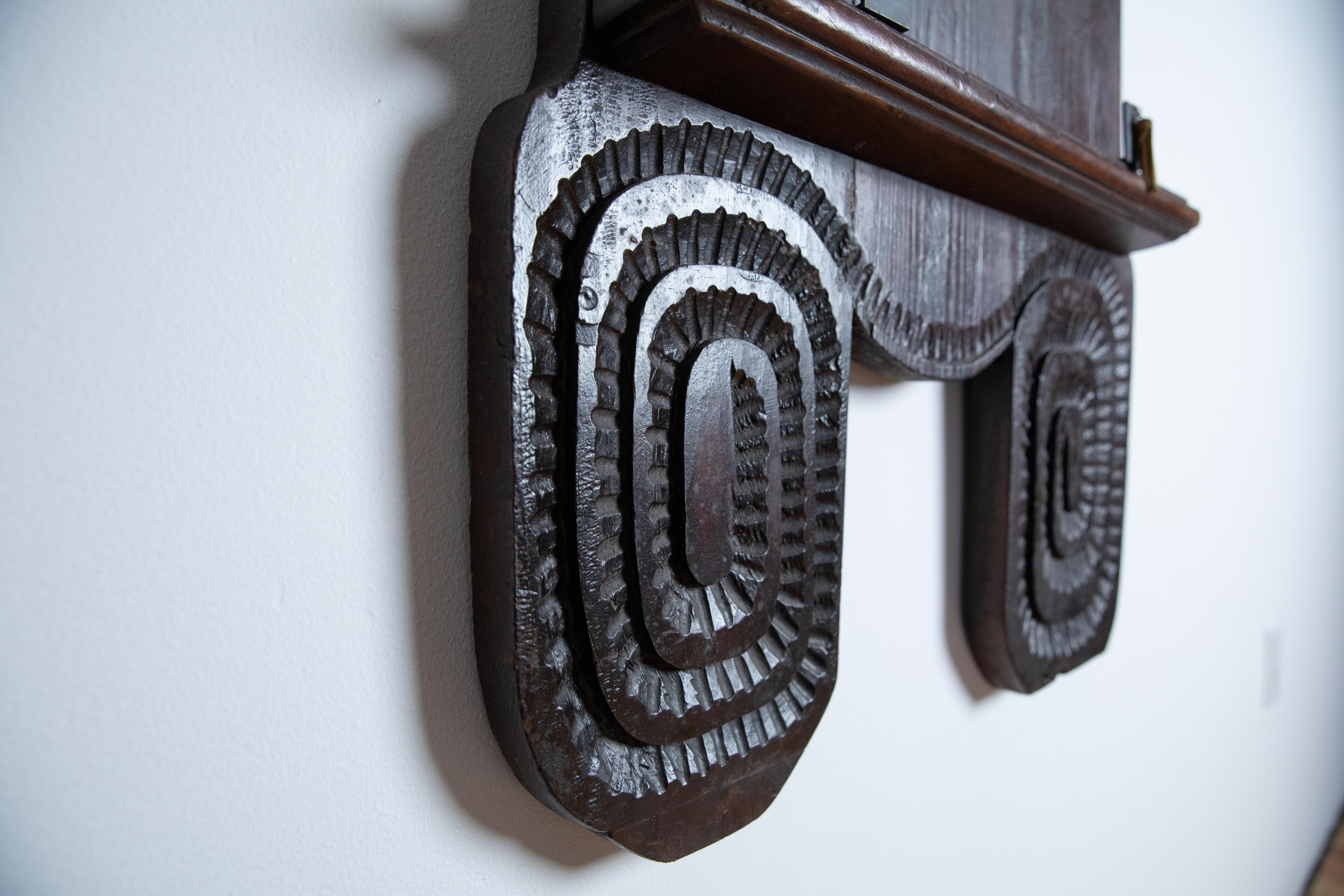 Italian Carved Walnut Wall Easel or Leggio, early 19th century In Good Condition For Sale In Atlanta, GA